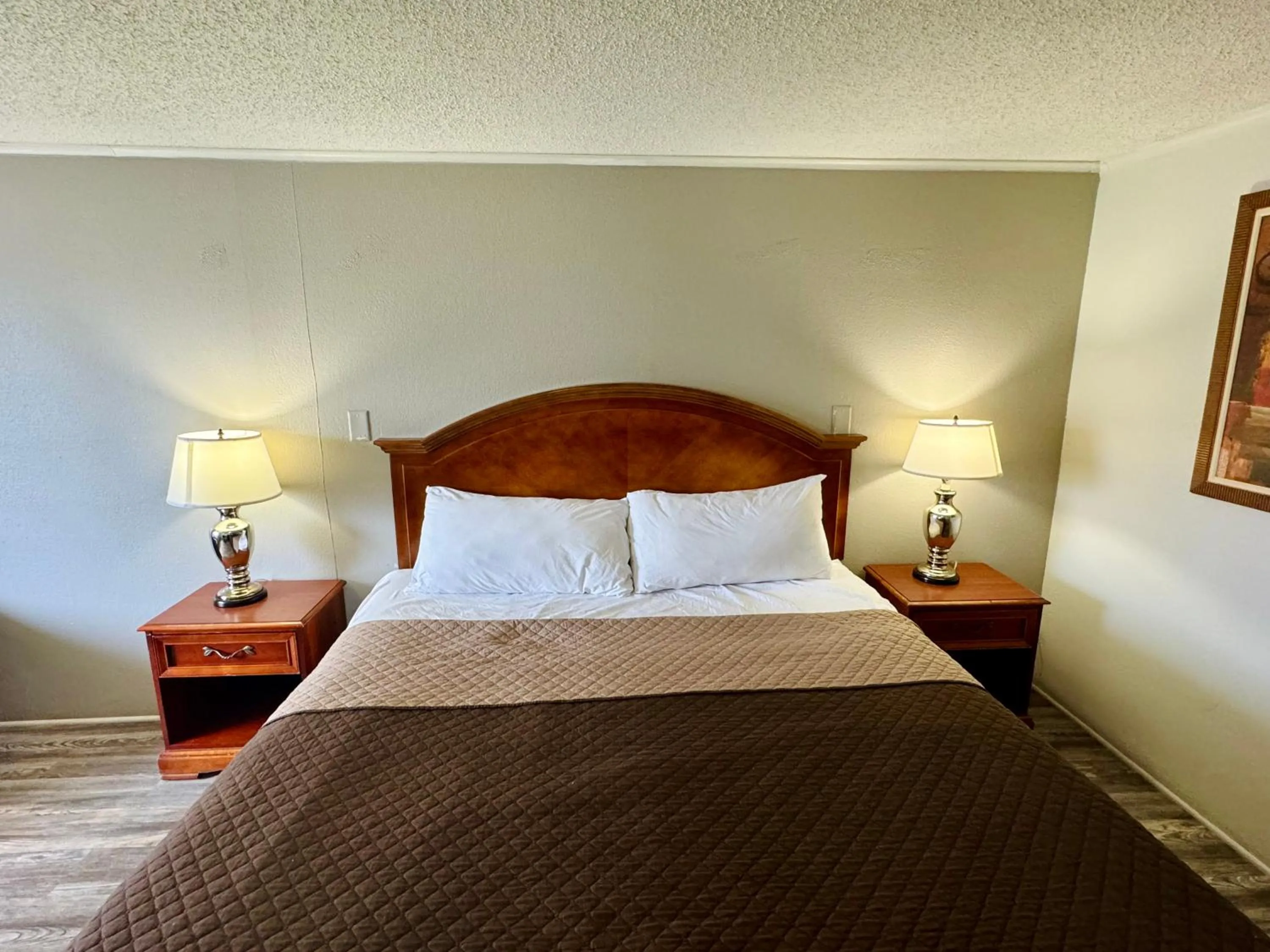 King Room - Non-Smoking in Knights Inn Bridgeport Frankenmuth