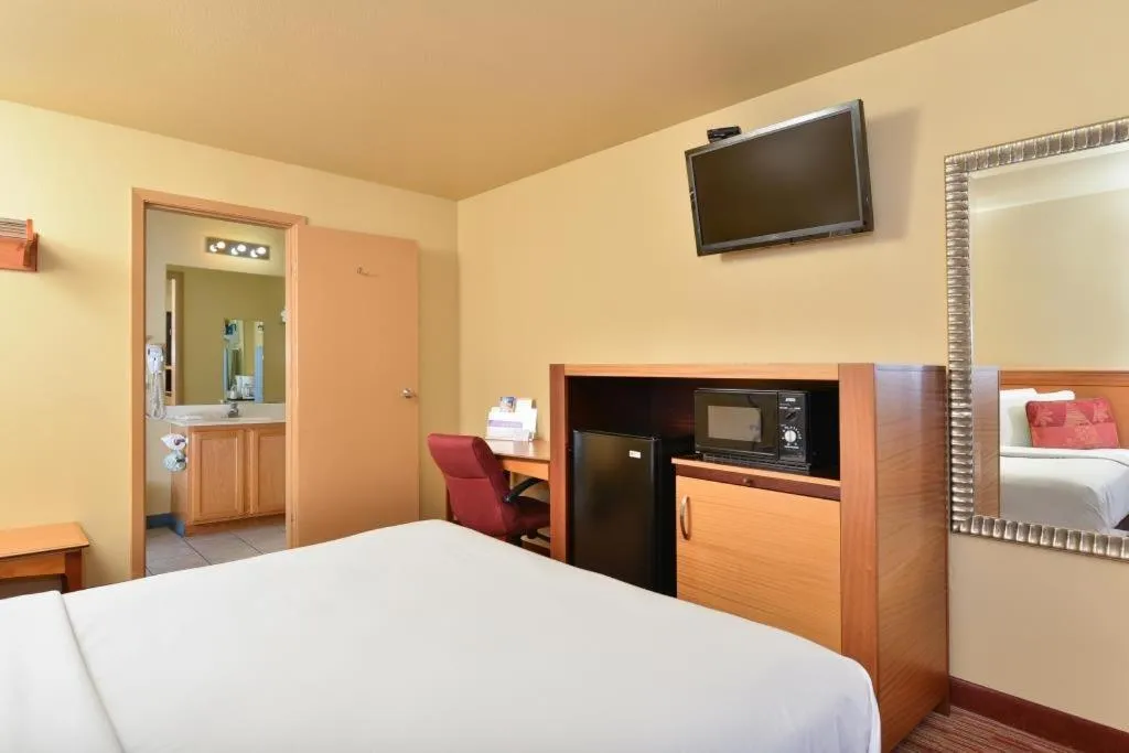 King Room in Americas Best Value Inn Lakewood South Tacoma