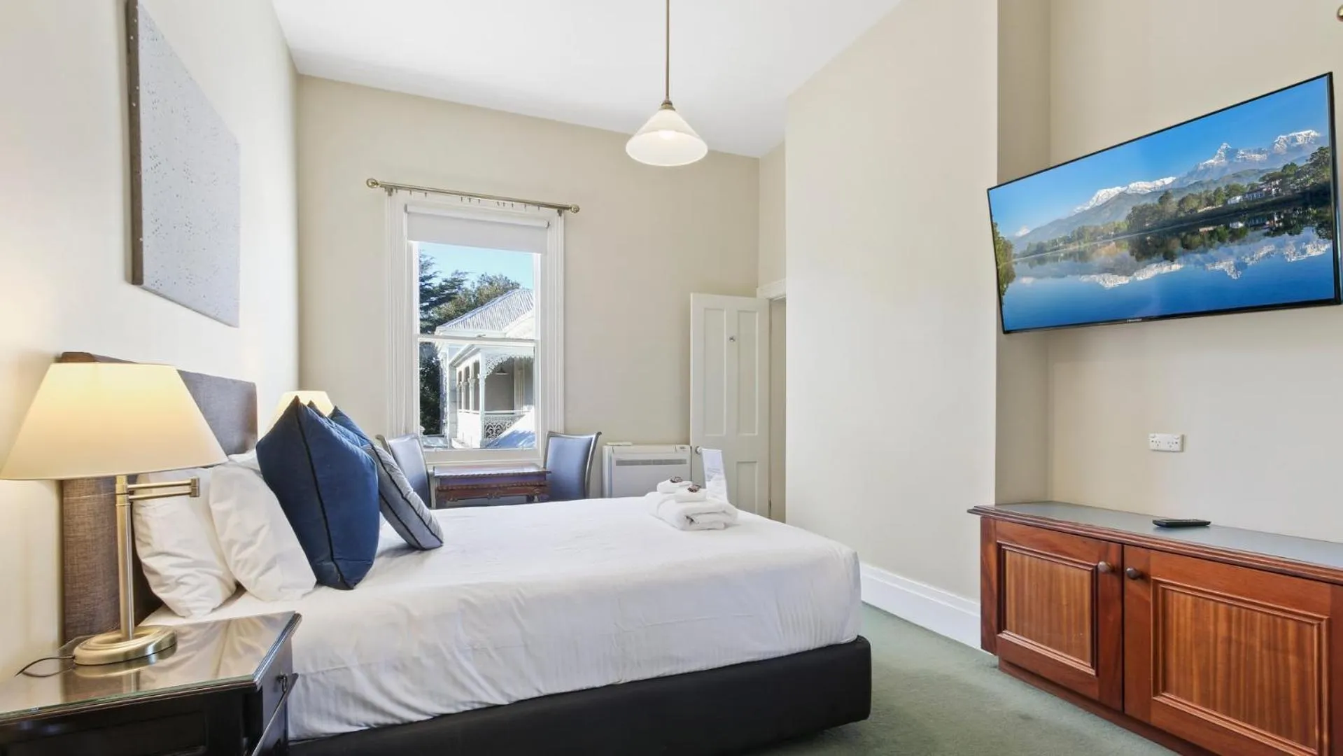 Classic Queen Room in The Riversleigh