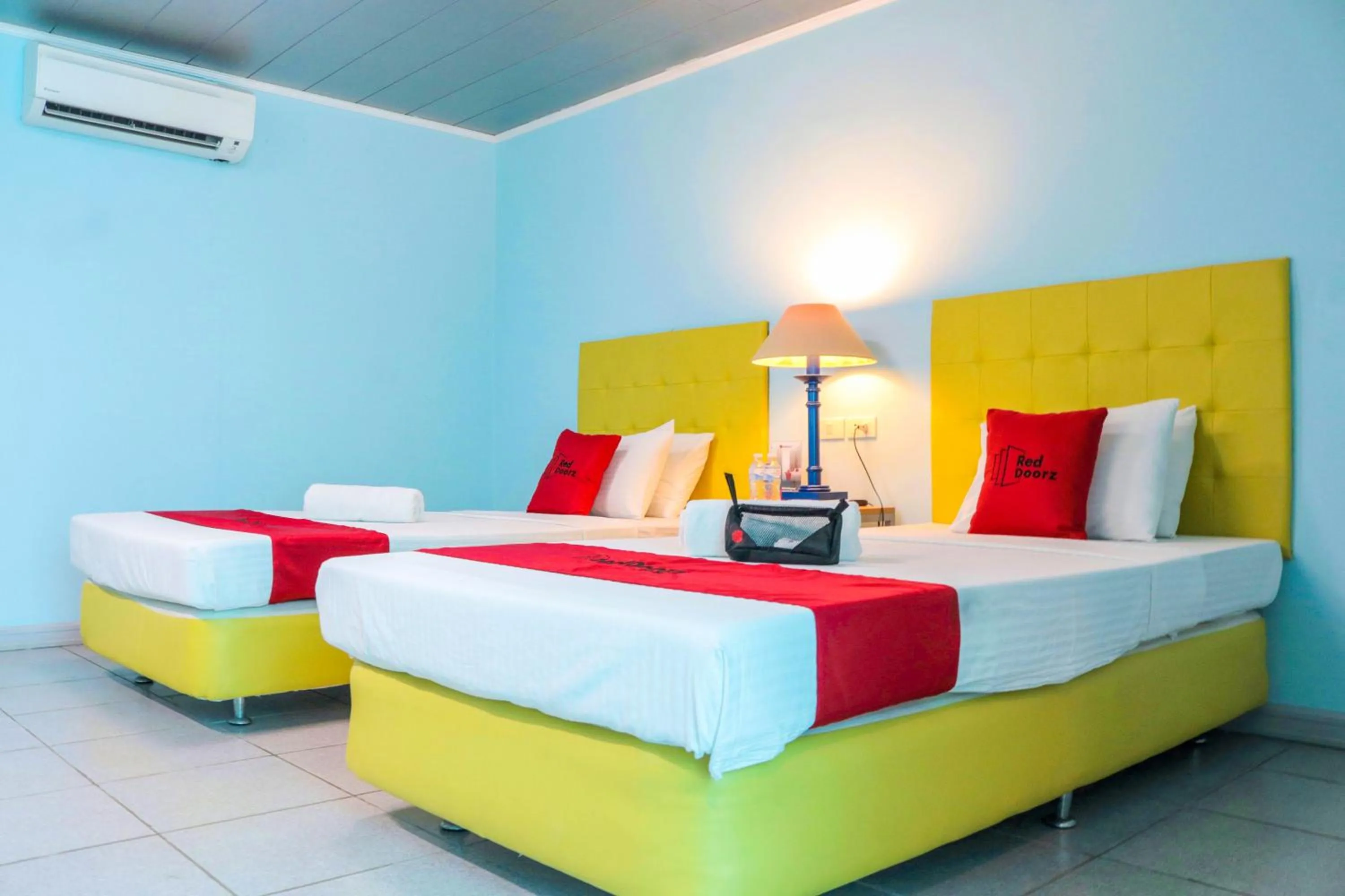 Twin Room in RedDoorz Plus New Era Budget Hotel Mandaue former RedDoorz Plus near UV Mandaue Cebu