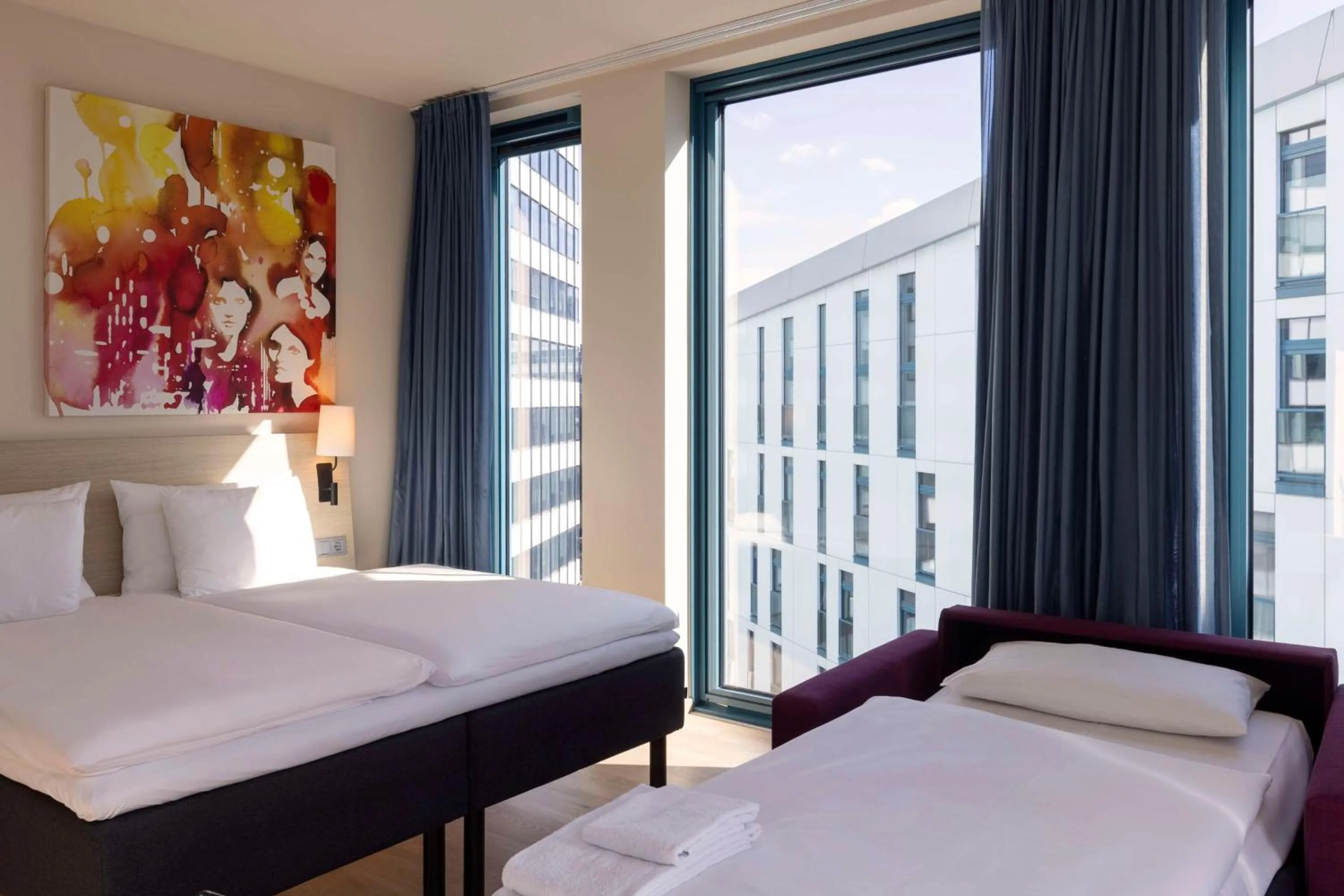 Junior Suite with access to the lounge "Living Room" in Scandic Hamburg Emporio