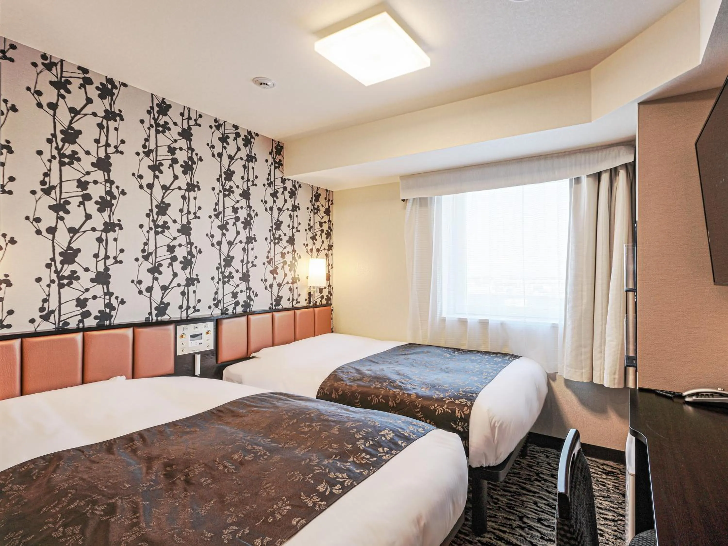 Standard Twin Room with Harbor View - Non-Smoking - Upper Floor in APA Hotel & Resort Yokohama Bay Tower