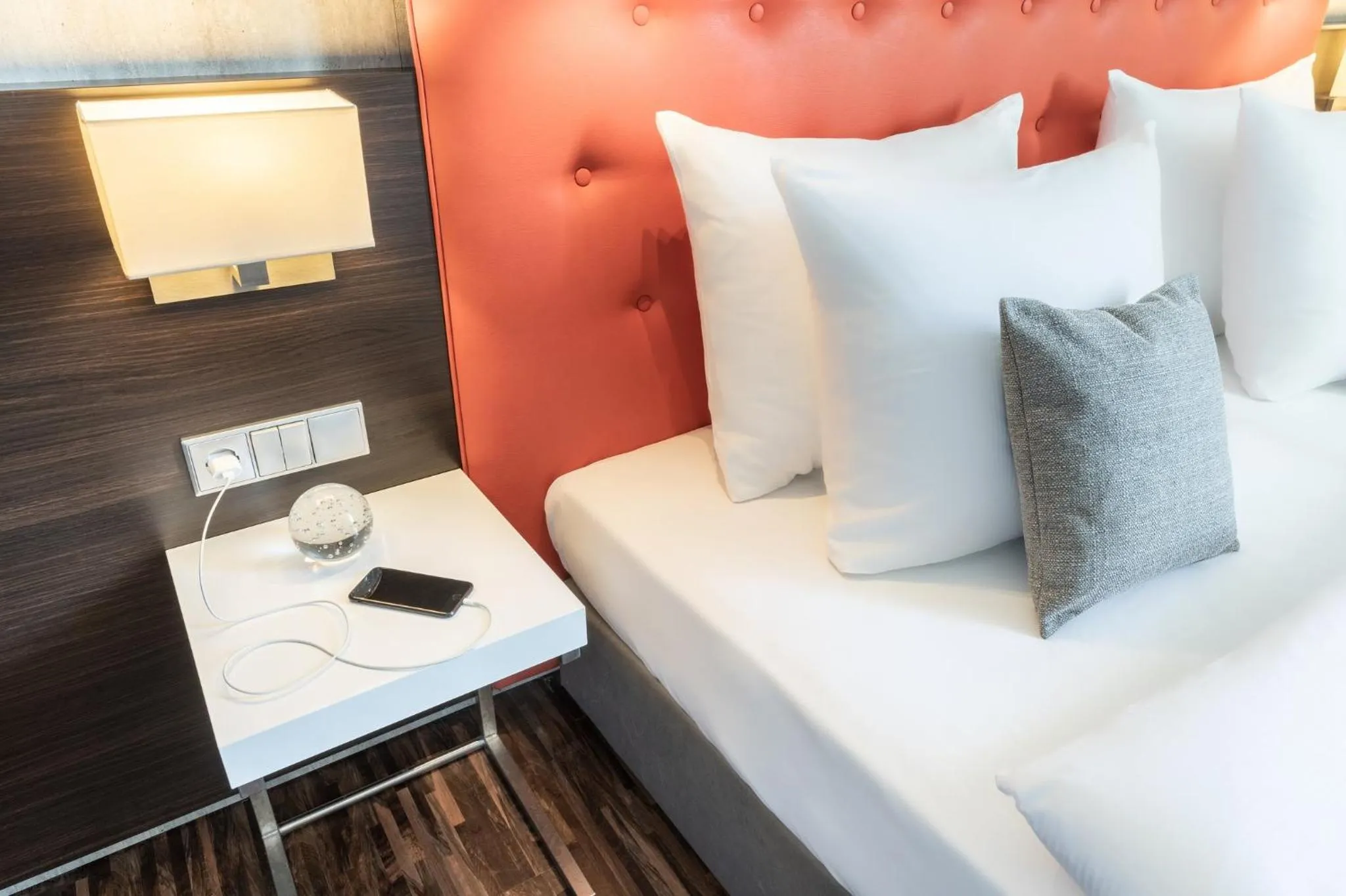 Premium Queen Room with Kitchenette in Garner Hotel Berlin - Mitte by IHG