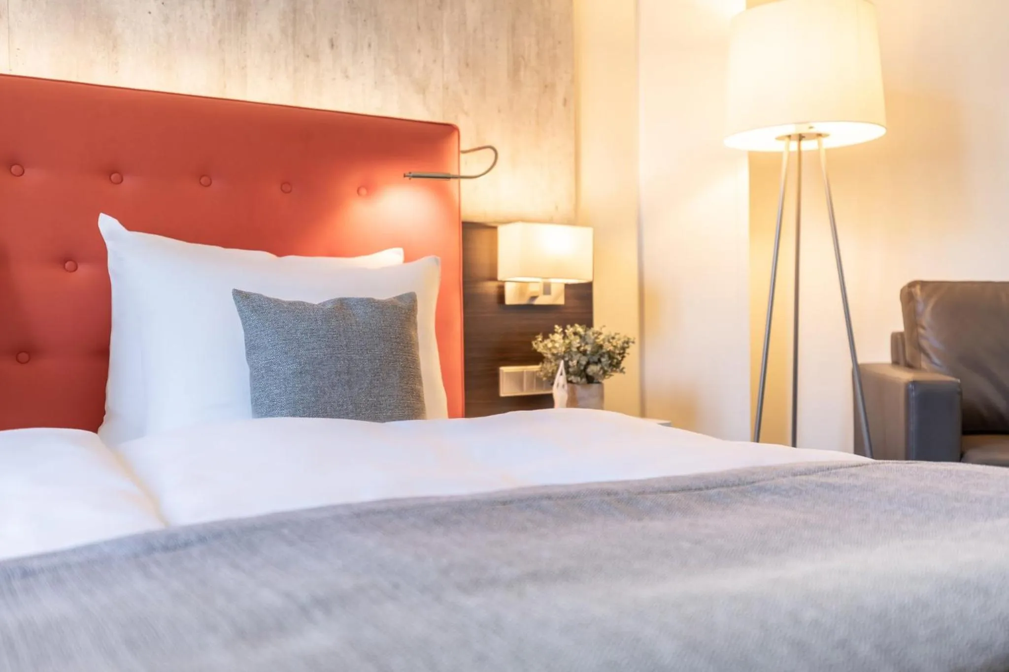 Premium Twin Room with Sofa Bed in Garner Hotel Berlin - Mitte by IHG