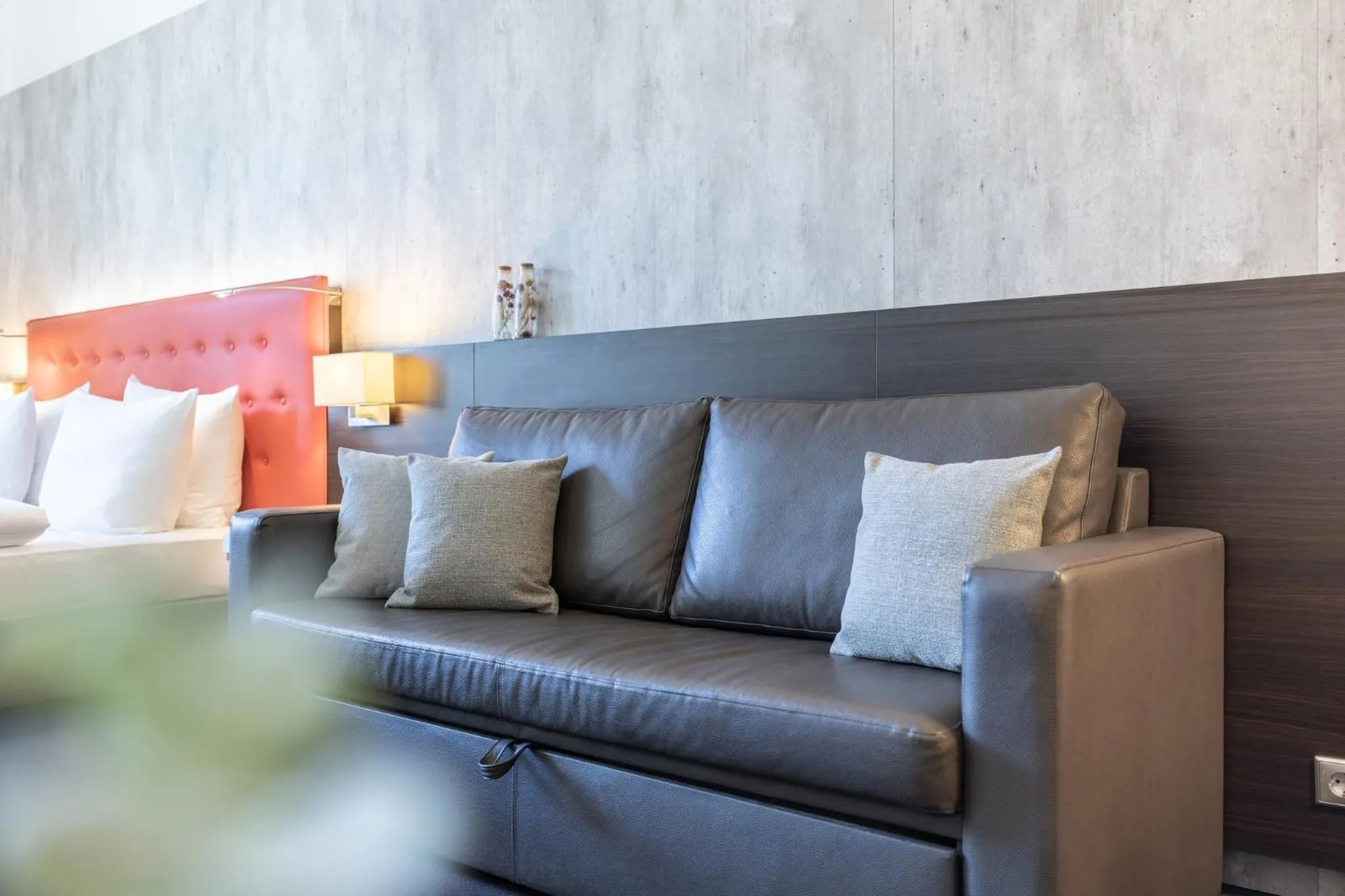 Standard Family Room with One Queen Bed and One Sofa Bed in Garner Hotel Berlin - Mitte by IHG