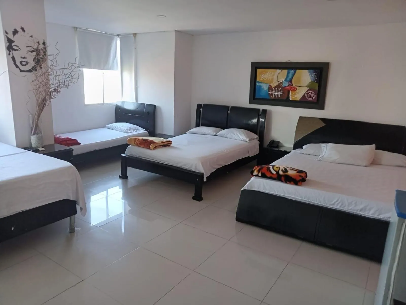 Quadruple Room with Private Bathroom in Hotel Intersuites