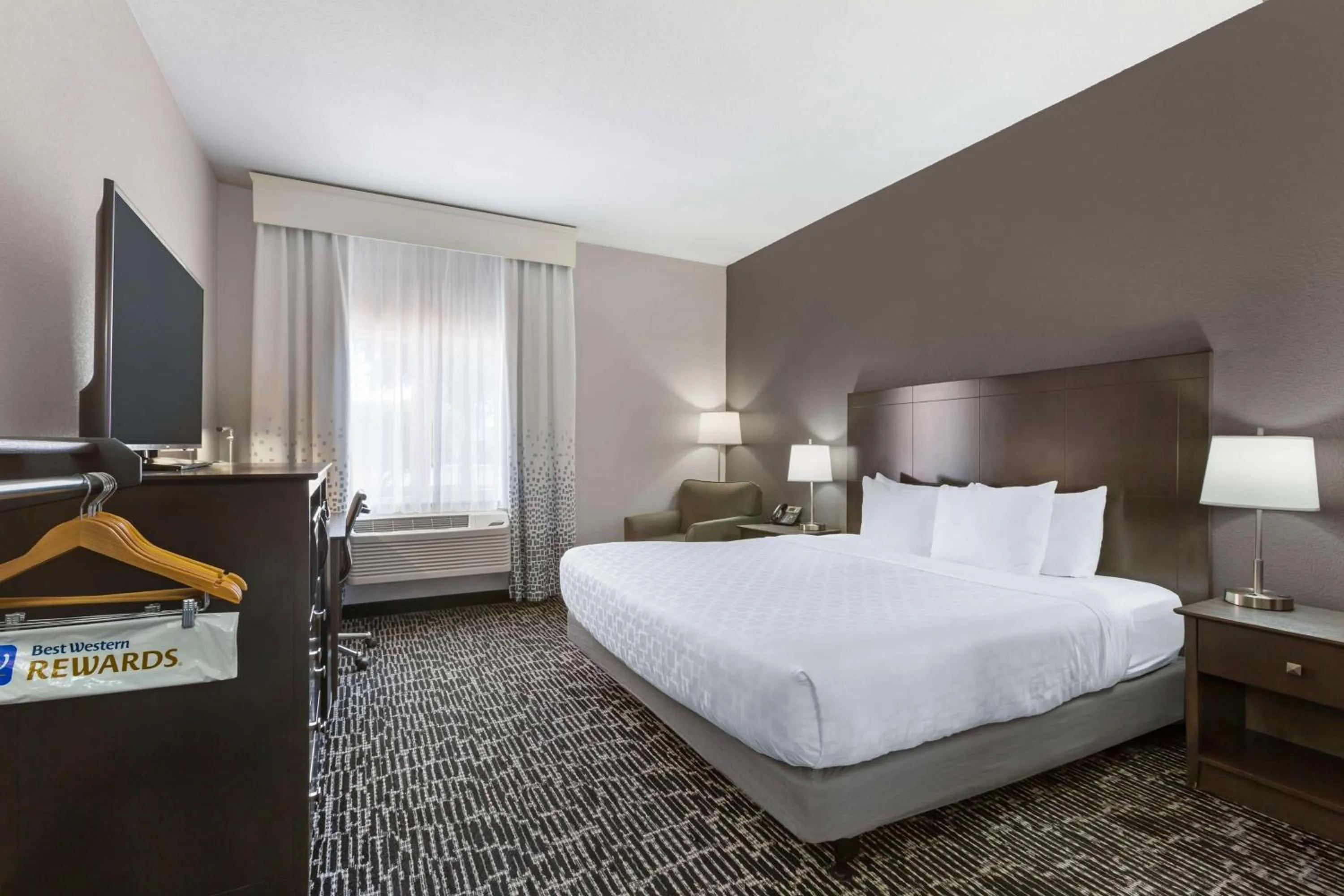 King Room with Roll-In Shower - Disability Access in Best Western Plus Sun Canyon