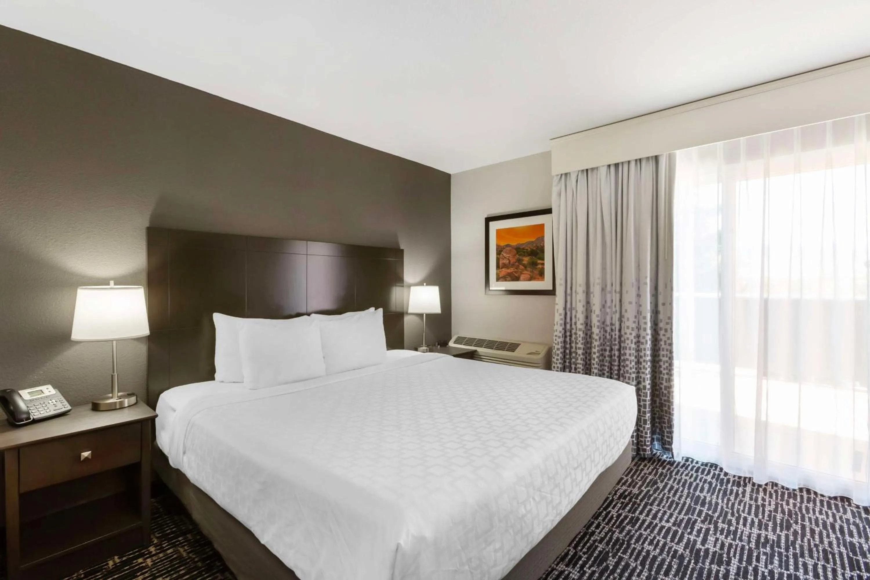 King Room with Mountain View in Best Western Plus Sun Canyon