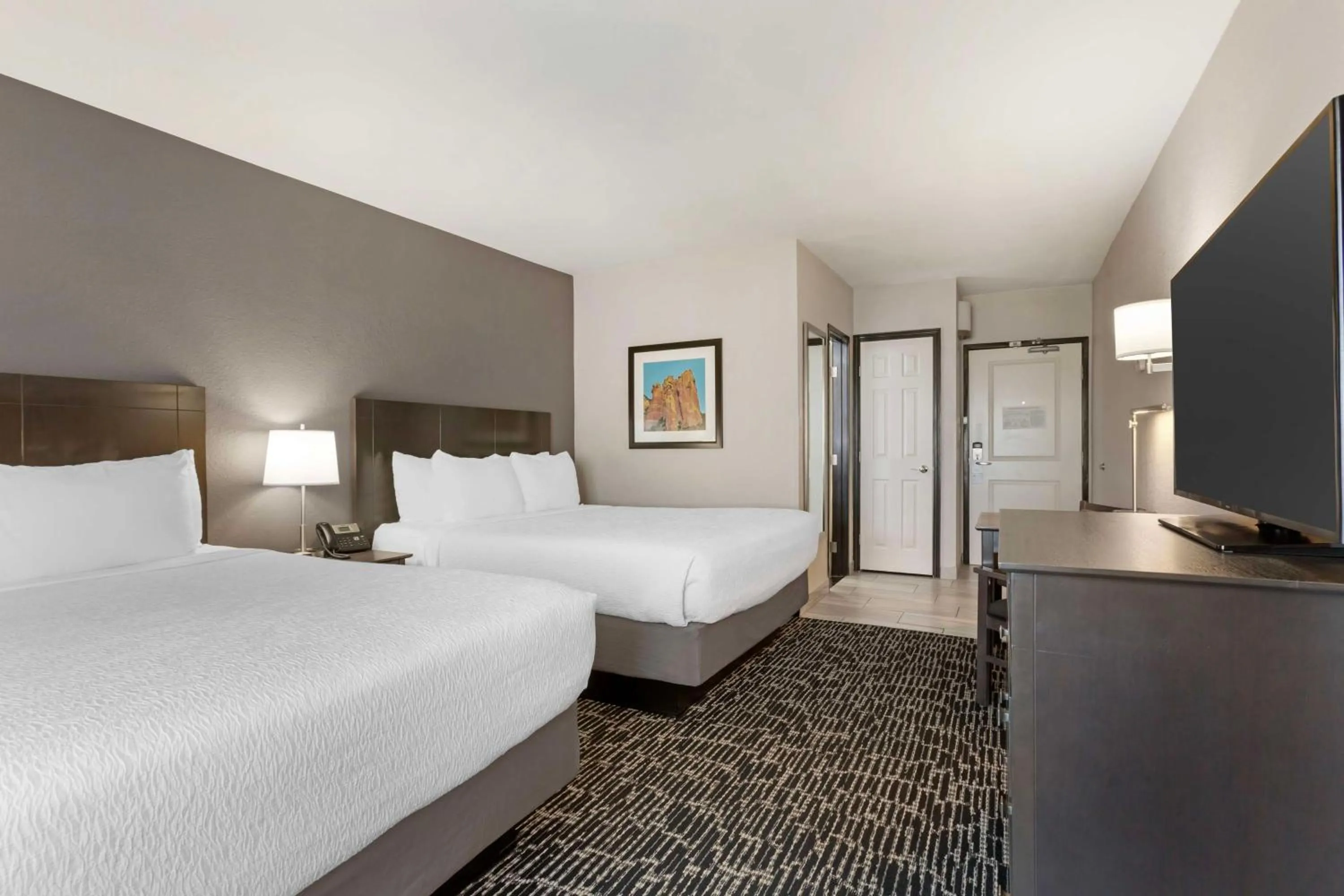 Corner Queen Room with Two Queen Beds in Best Western Plus Sun Canyon