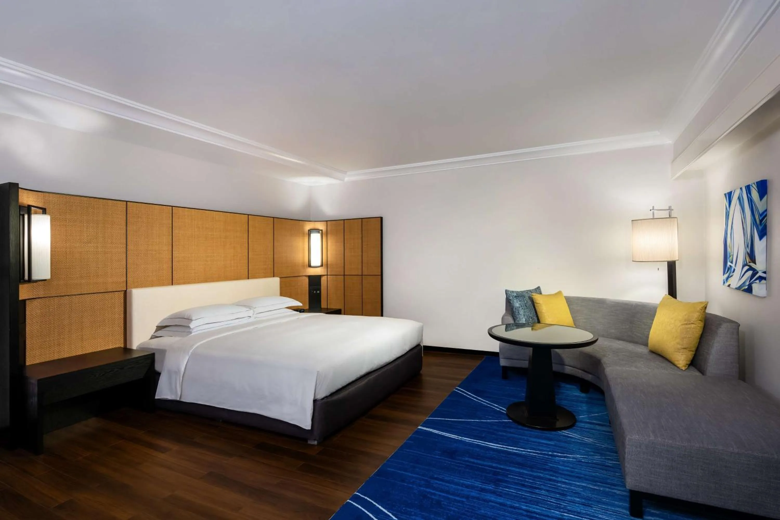 Premier Garden King Room in Hilton Guam Resort & Spa