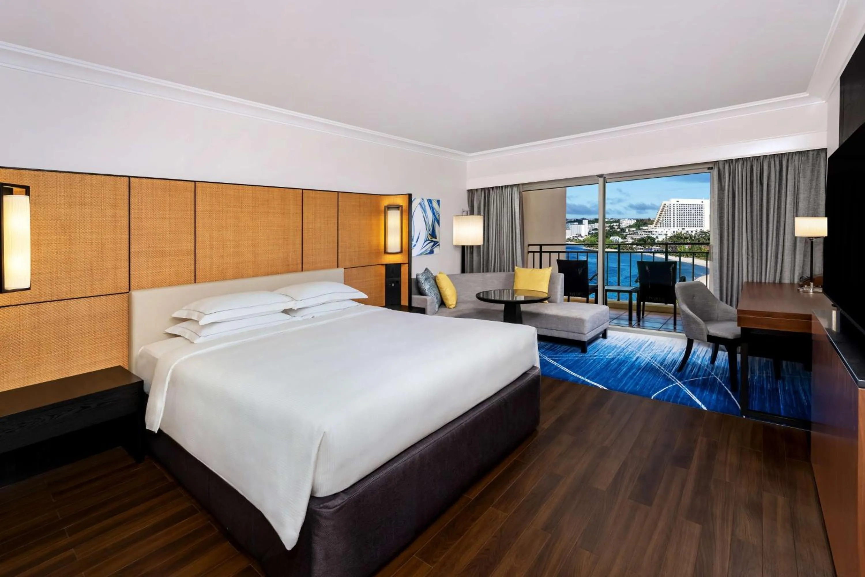 Premier Executive King Room - Lounge Access in Hilton Guam Resort & Spa