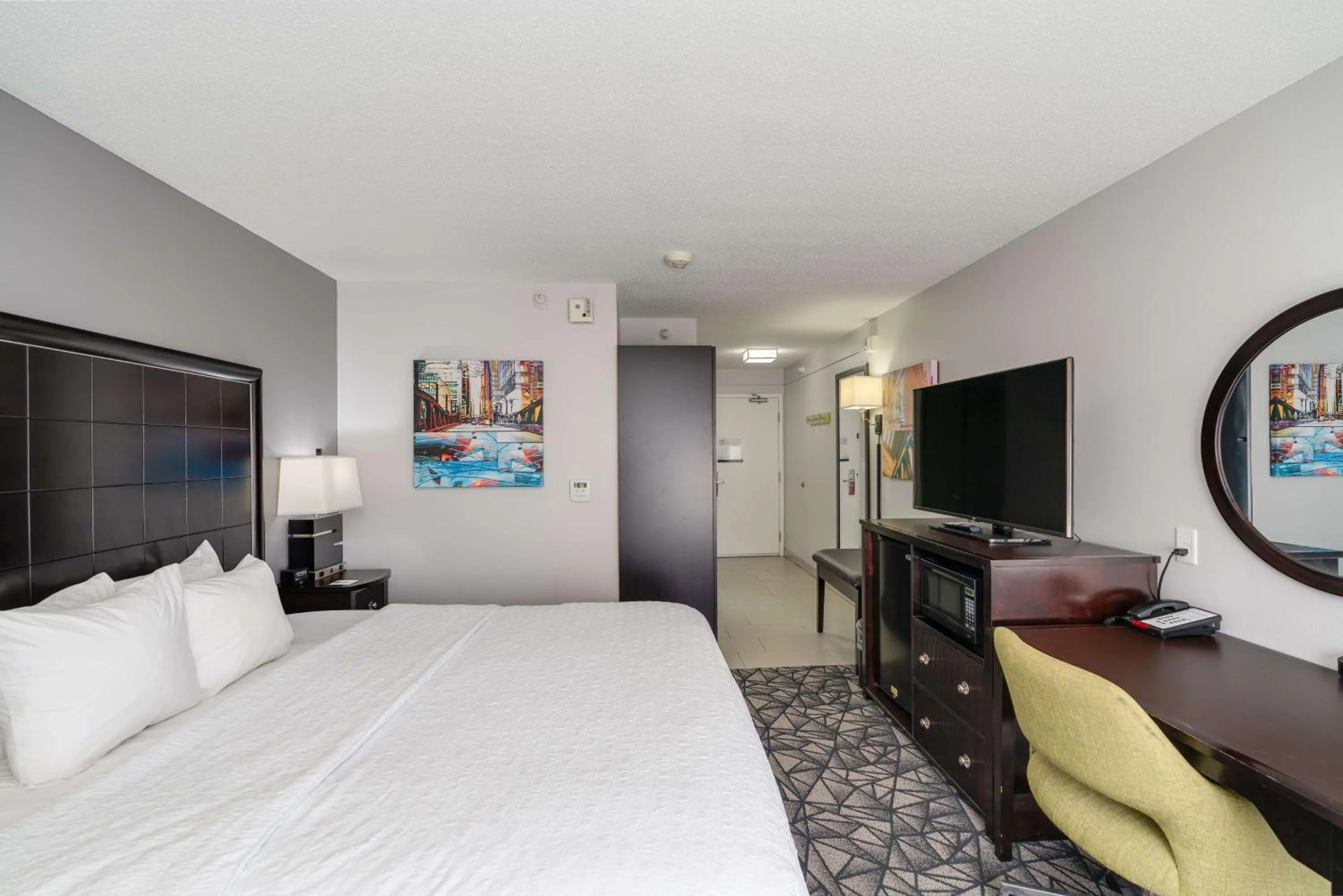 King Room with Accessible Tub - Mobility and Hearing Access/Non-Smoking in Hampton Inn Bloomington West