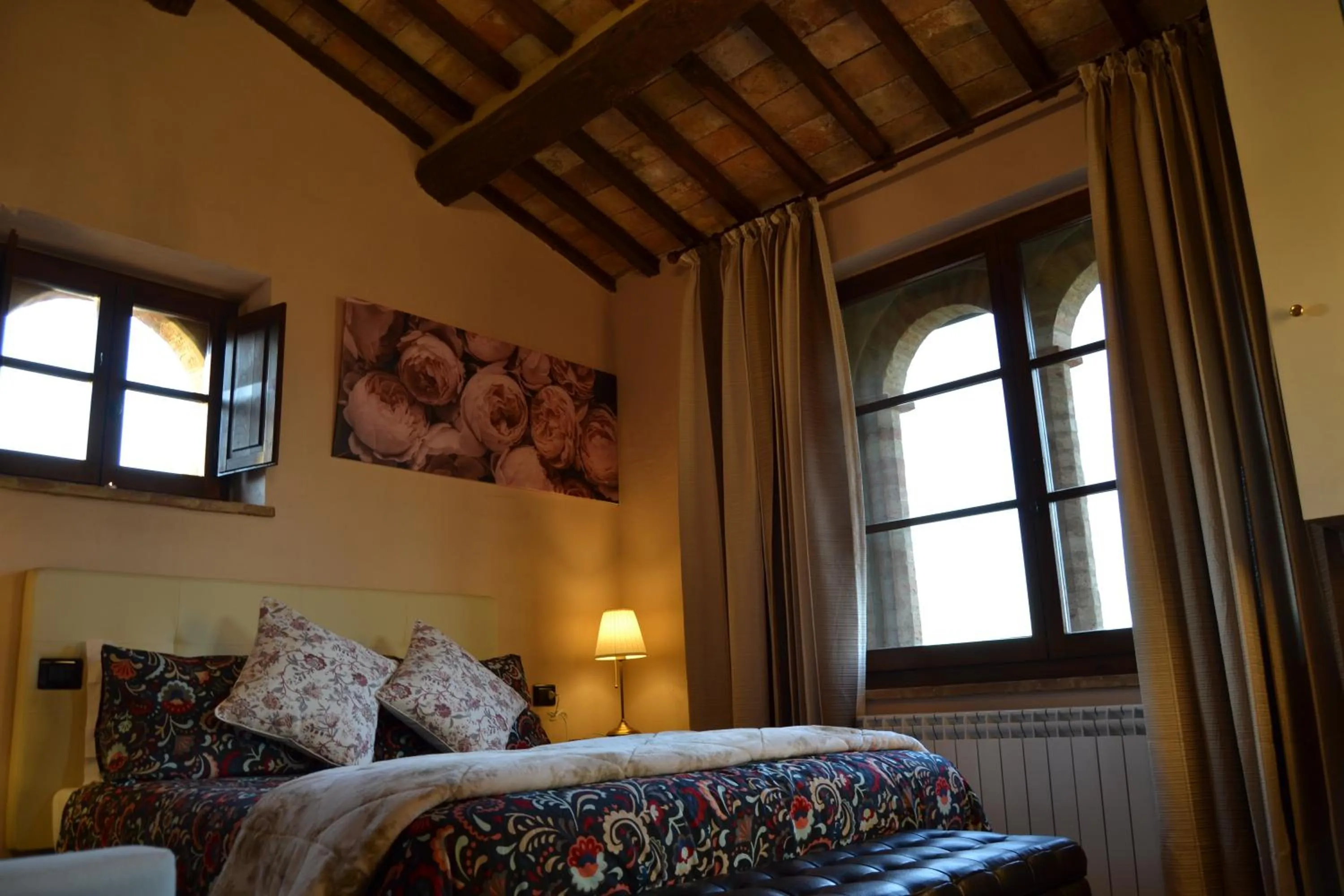 Suite with Hot Tub in GH Borgo Pulciano Agriturismo