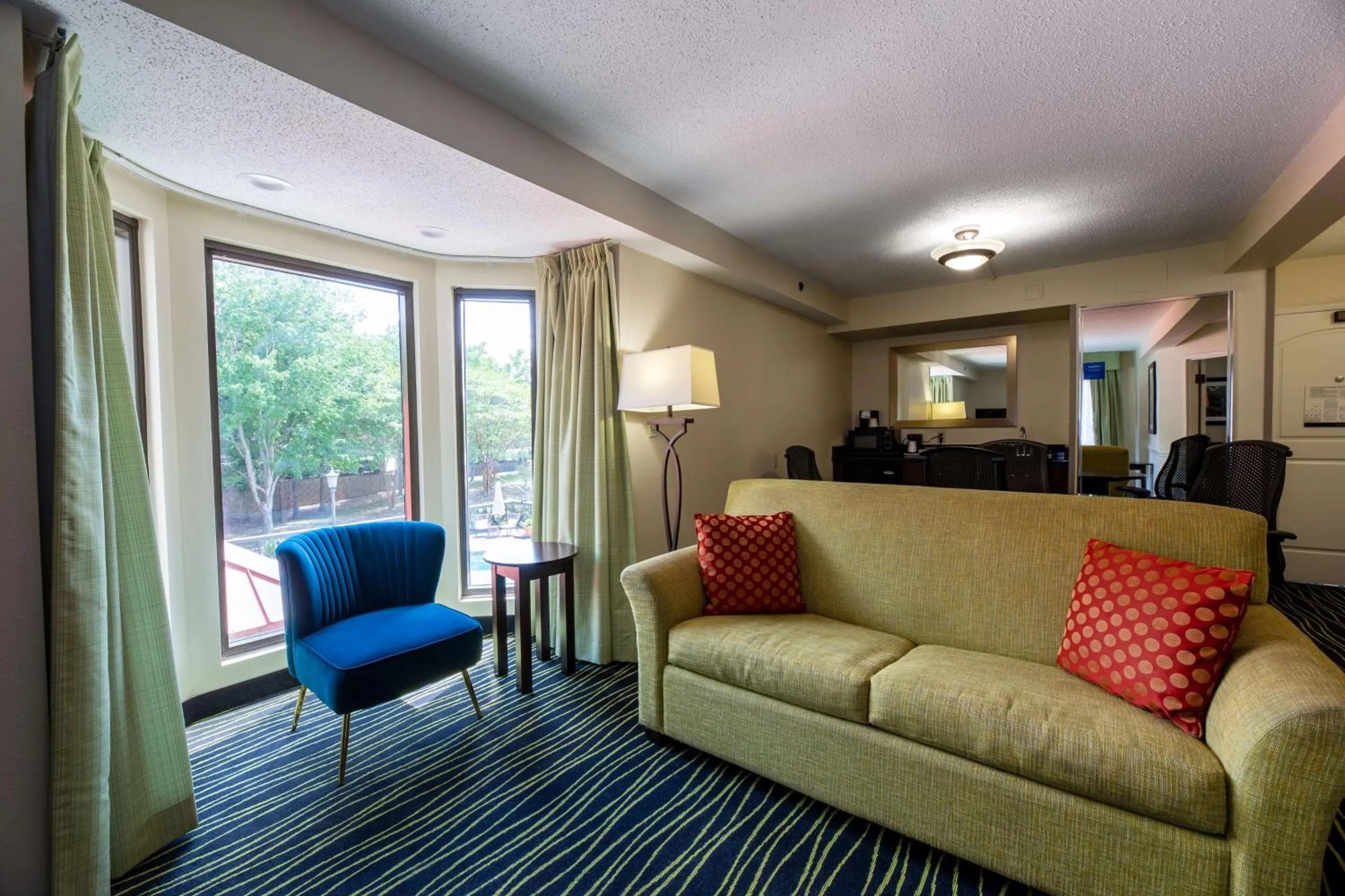 King Suite with Lake View - Non-Smoking in Hampton Inn Columbia I-26/Harbison Blvd