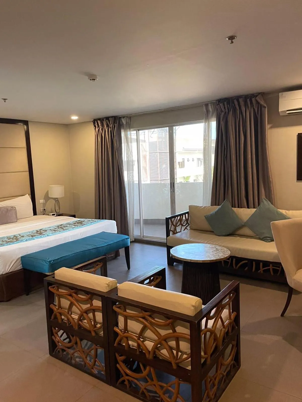 Deluxe Room in Goldberry Suites & Hotel Mactan