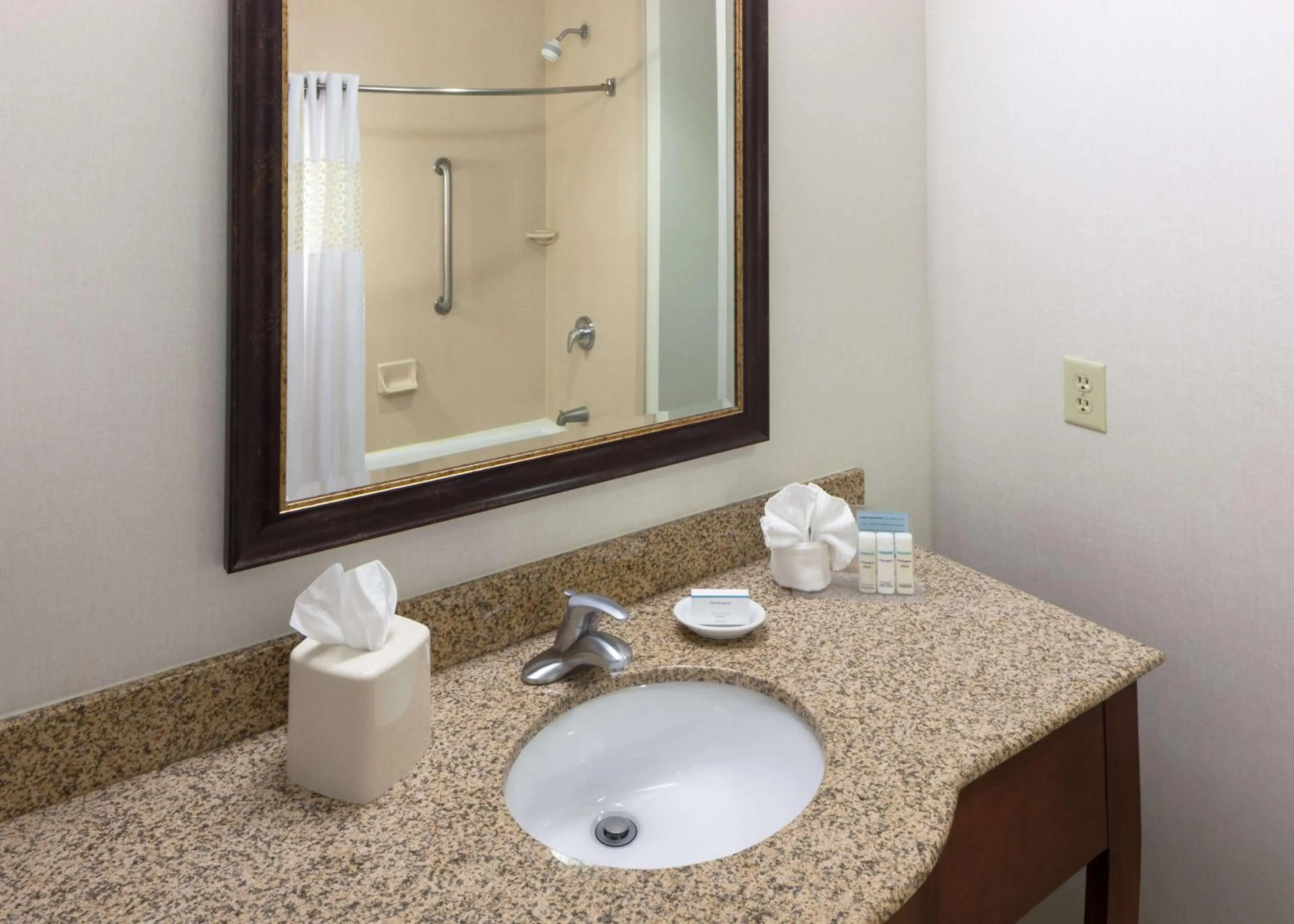 King Room - Disability Access with Bathtub in Hampton Inn & Suites Colorado Springs/I-25 South
