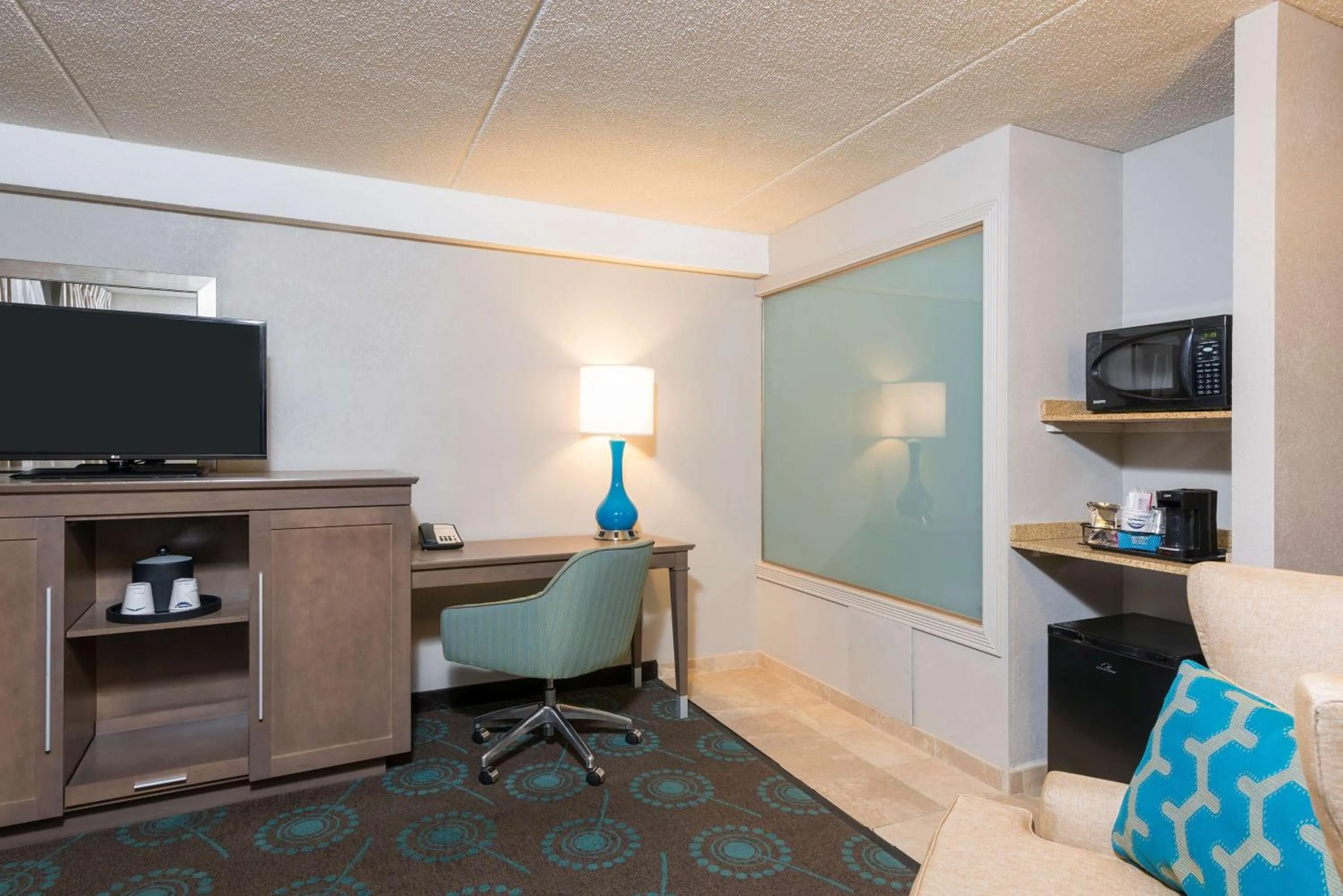 One-Bedroom King Suite - Non-Smoking in Hampton Inn Bloomington