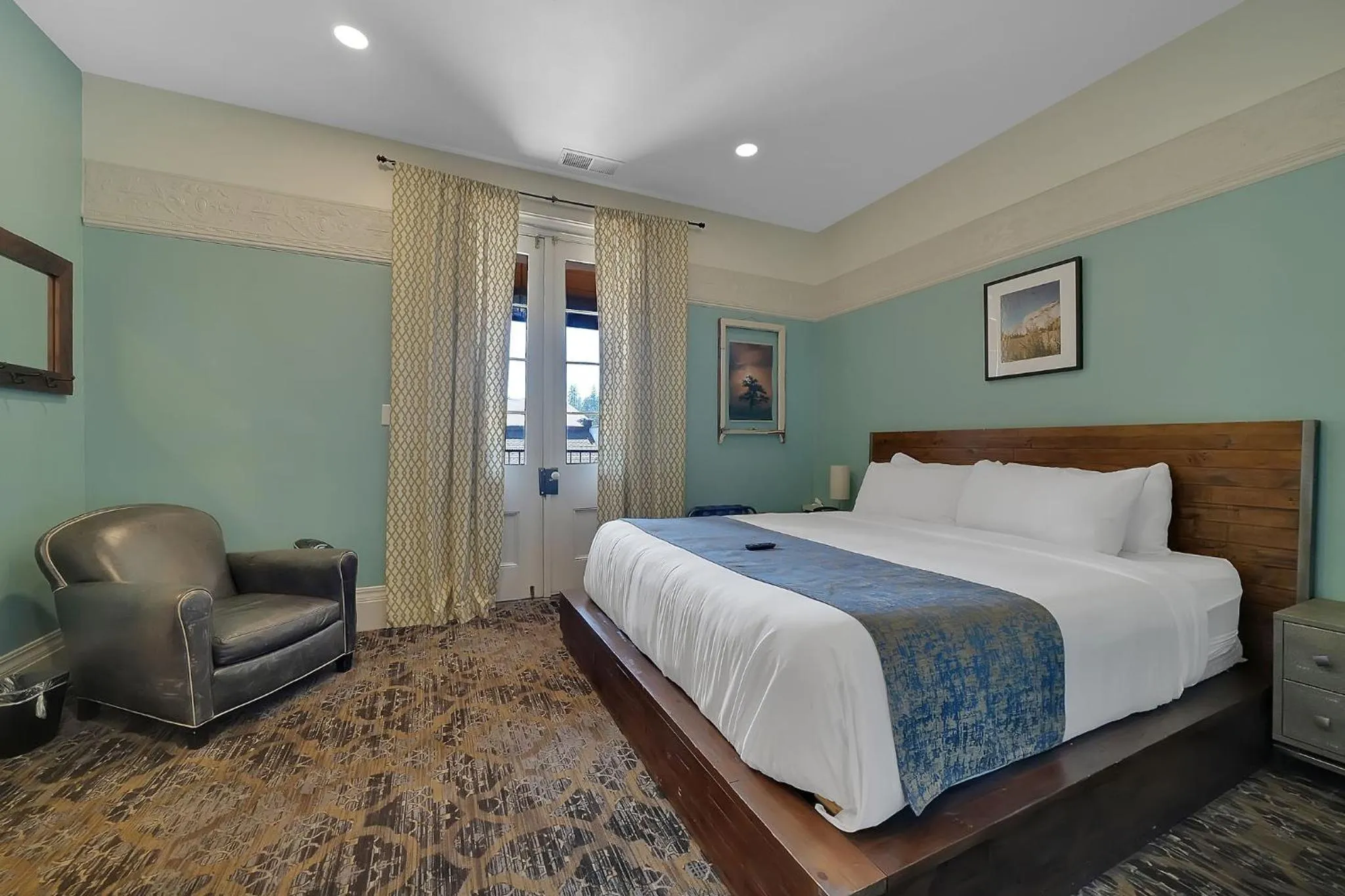 King Suite in The Groveland Hotel