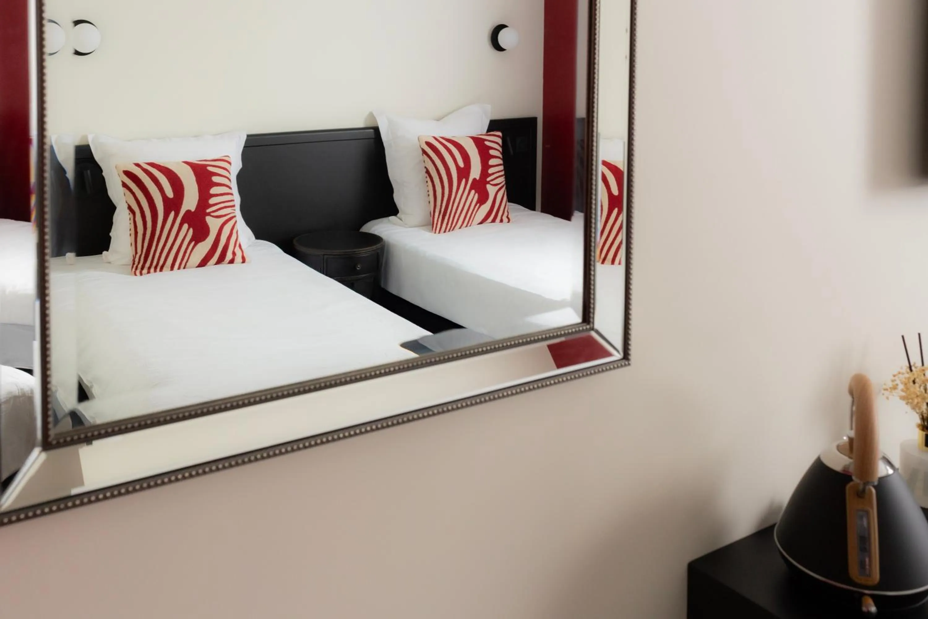 Renovated Twin Room in Hôtel Alliance - Proche Paris