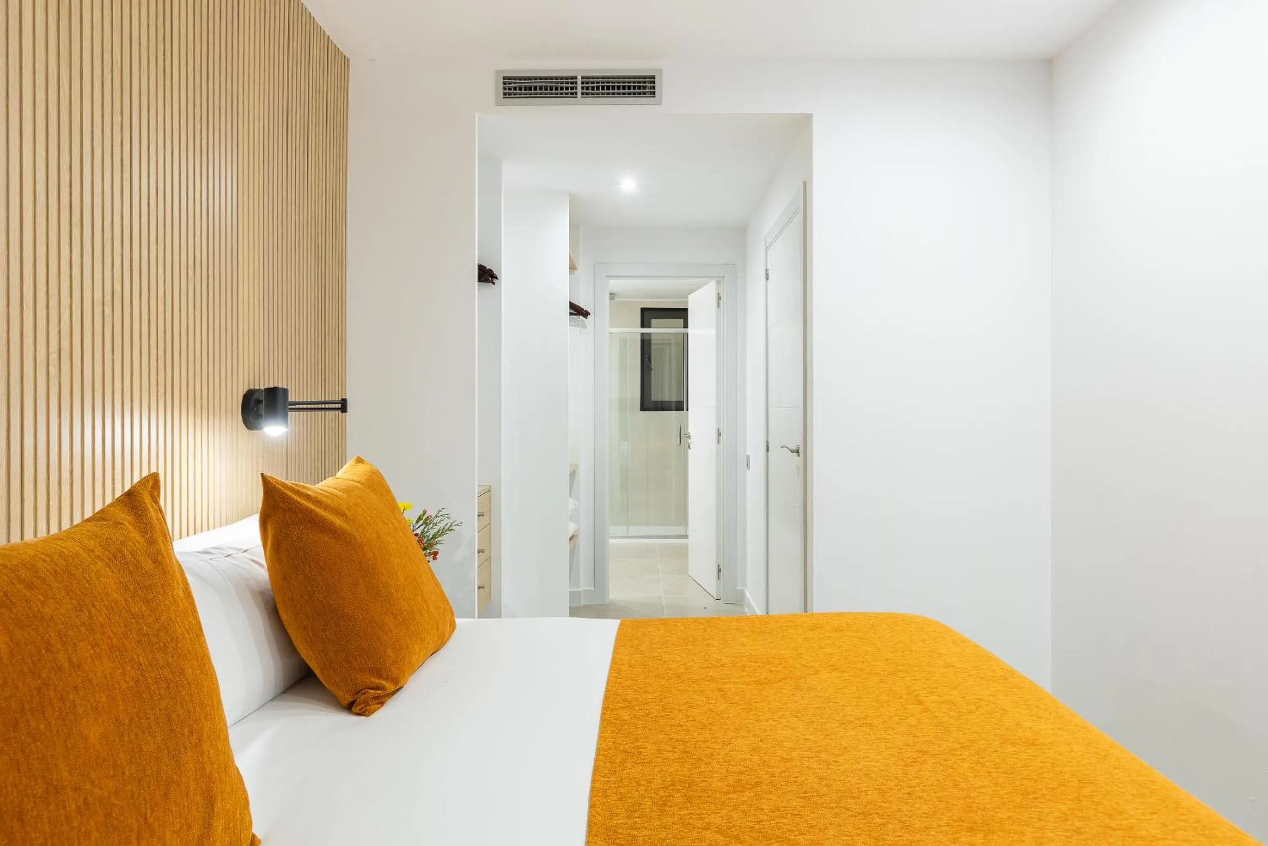 Two-Bedroom Apartment in Cosmo Apartments Consell de Cent - Plaza Universitat