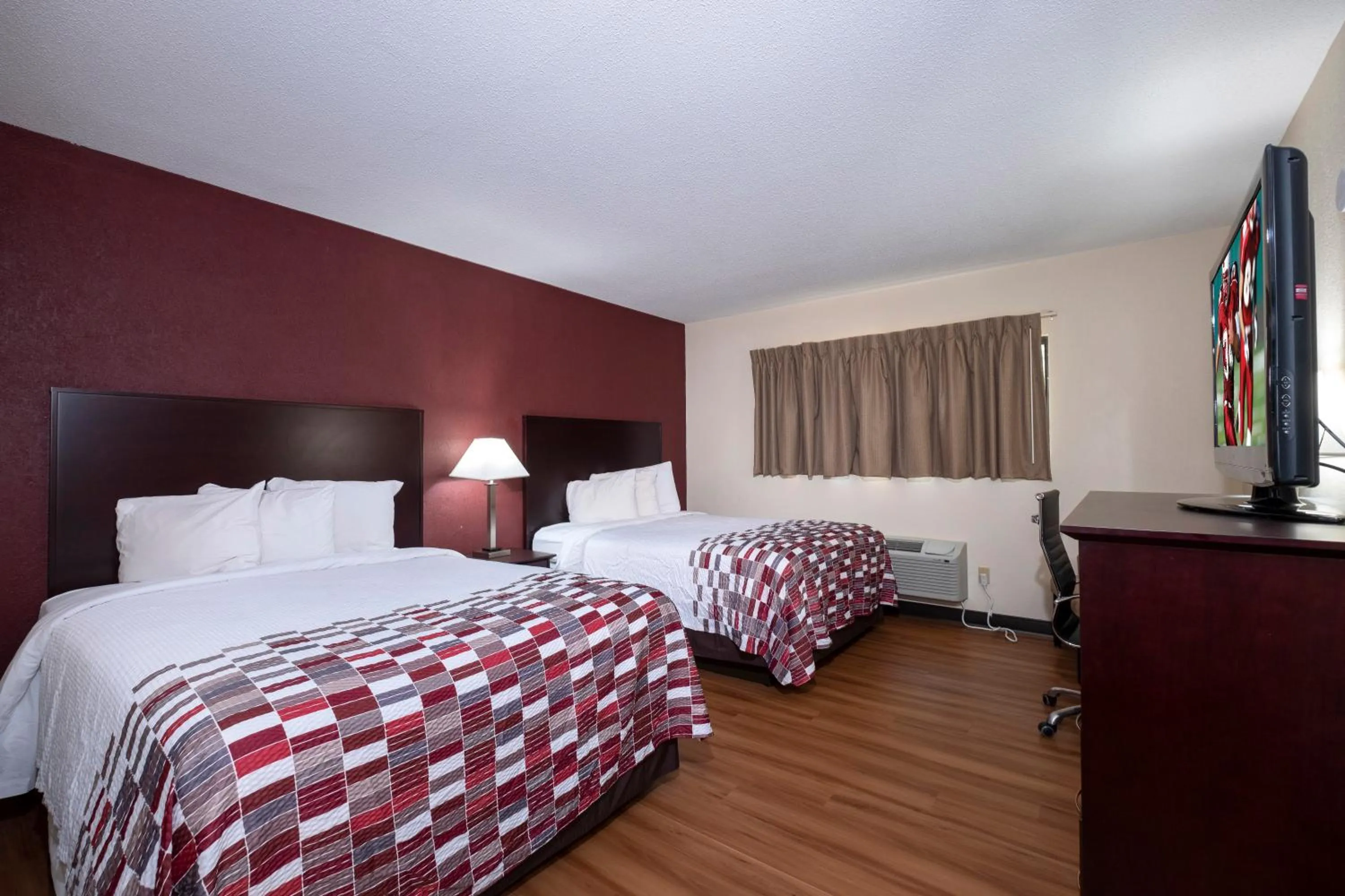 Deluxe Room with Two Queen Beds Smoke Free in Red Roof Inn Warrenton