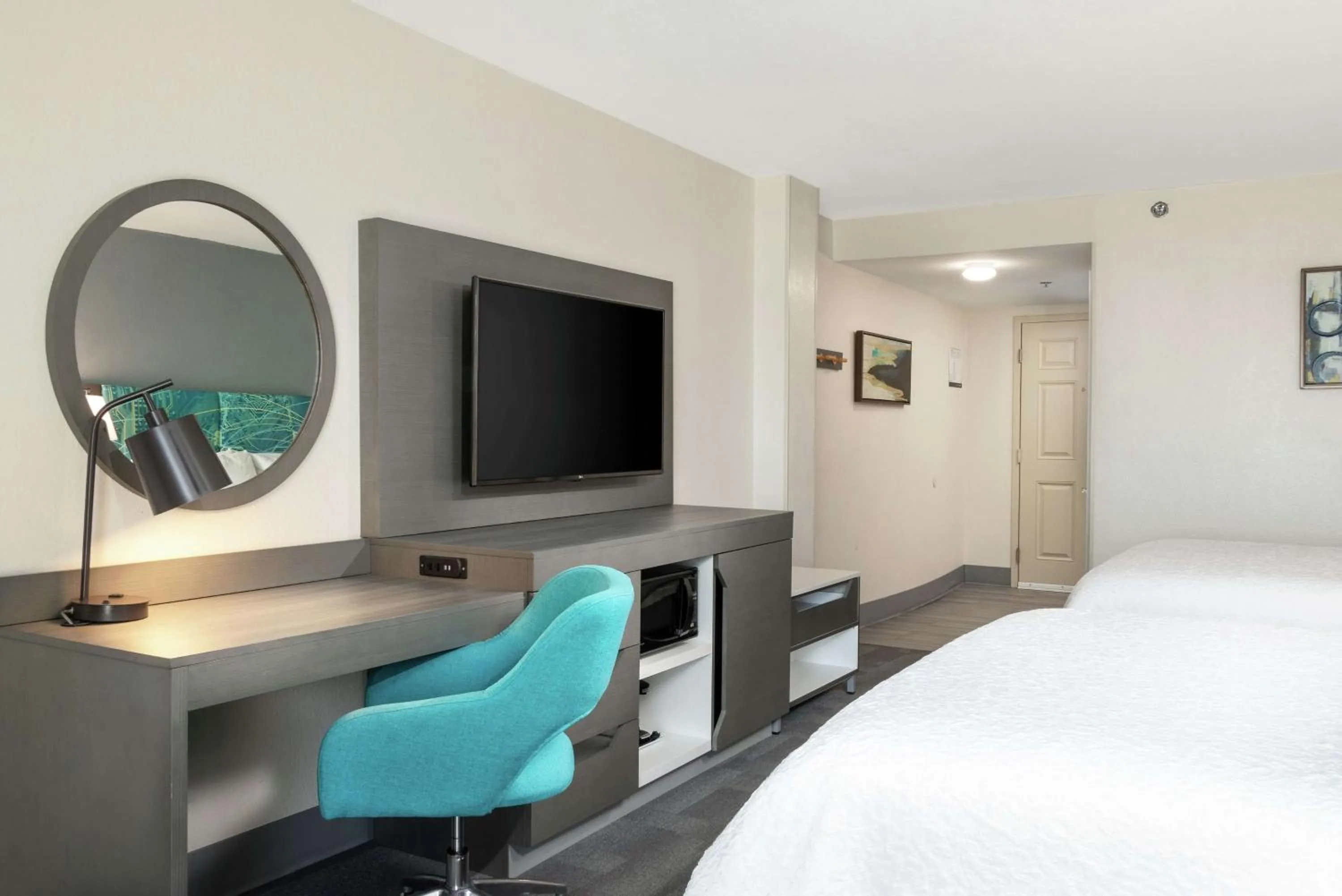 Oceanfront Queen Room - Non-Smoking in Hampton Inn Daytona Shores-Oceanfront