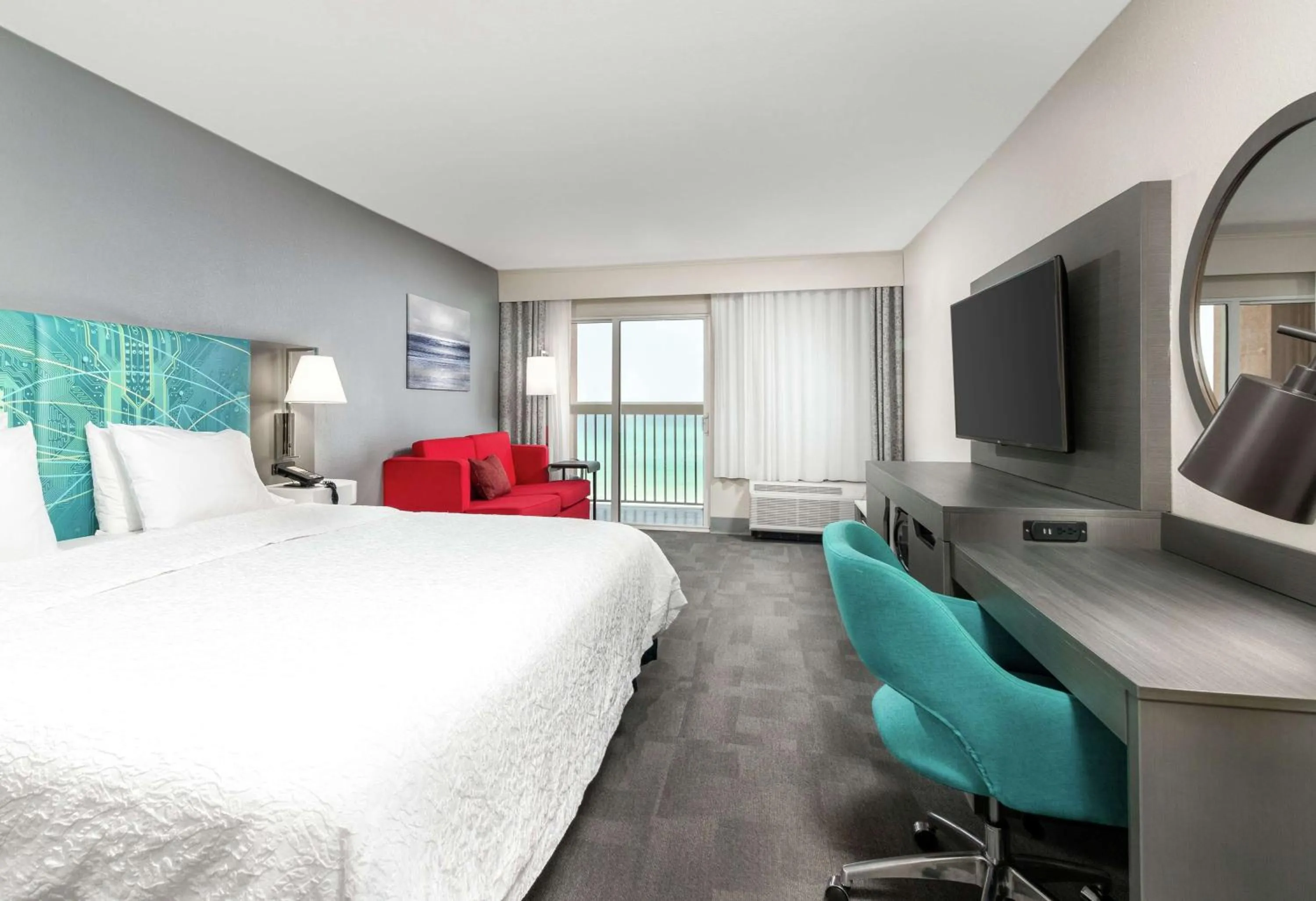 Oceanfront King Accessible with Tub in Hampton Inn Daytona Shores-Oceanfront