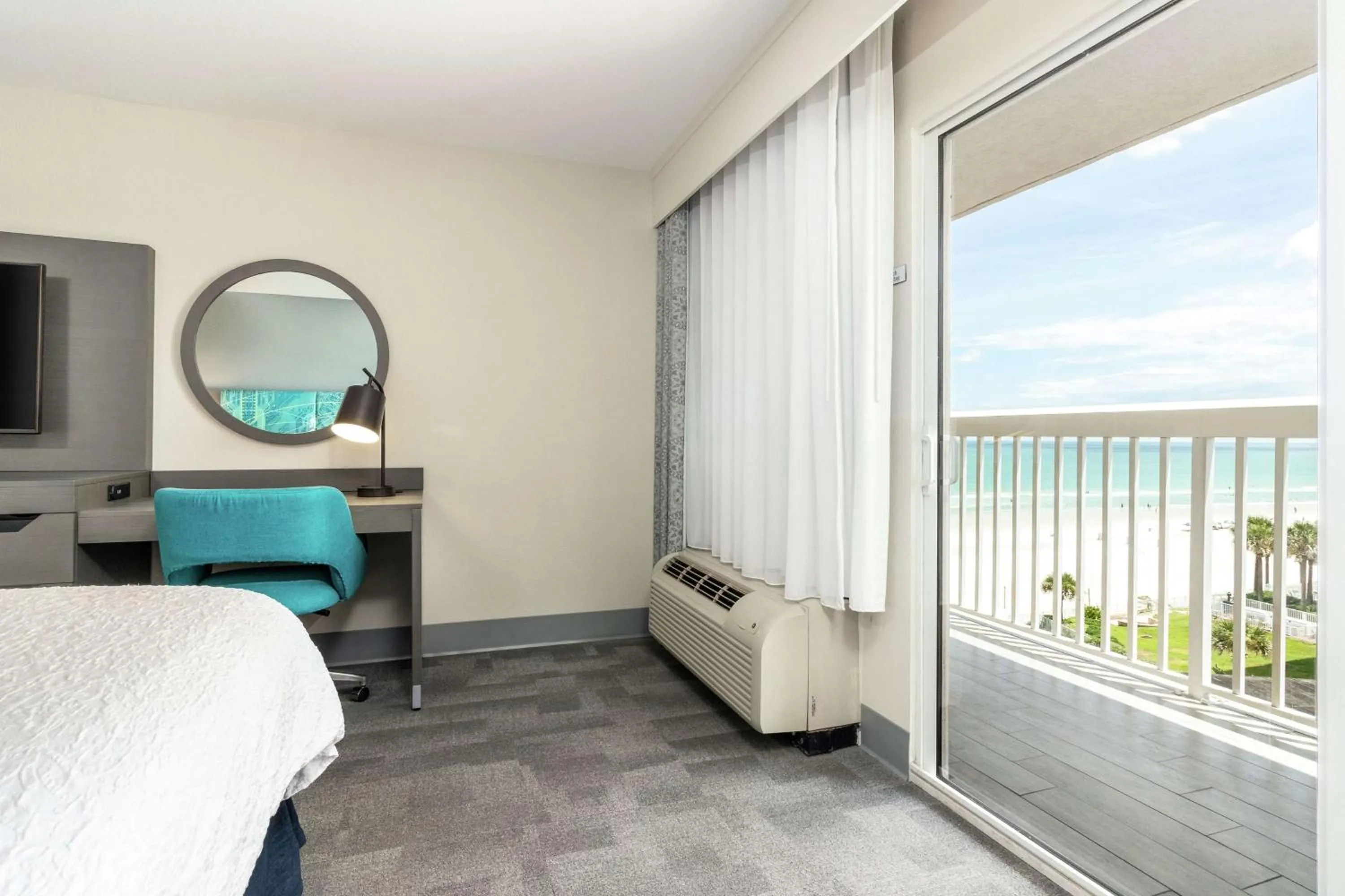 Queen Room with Partial View in Hampton Inn Daytona Shores-Oceanfront