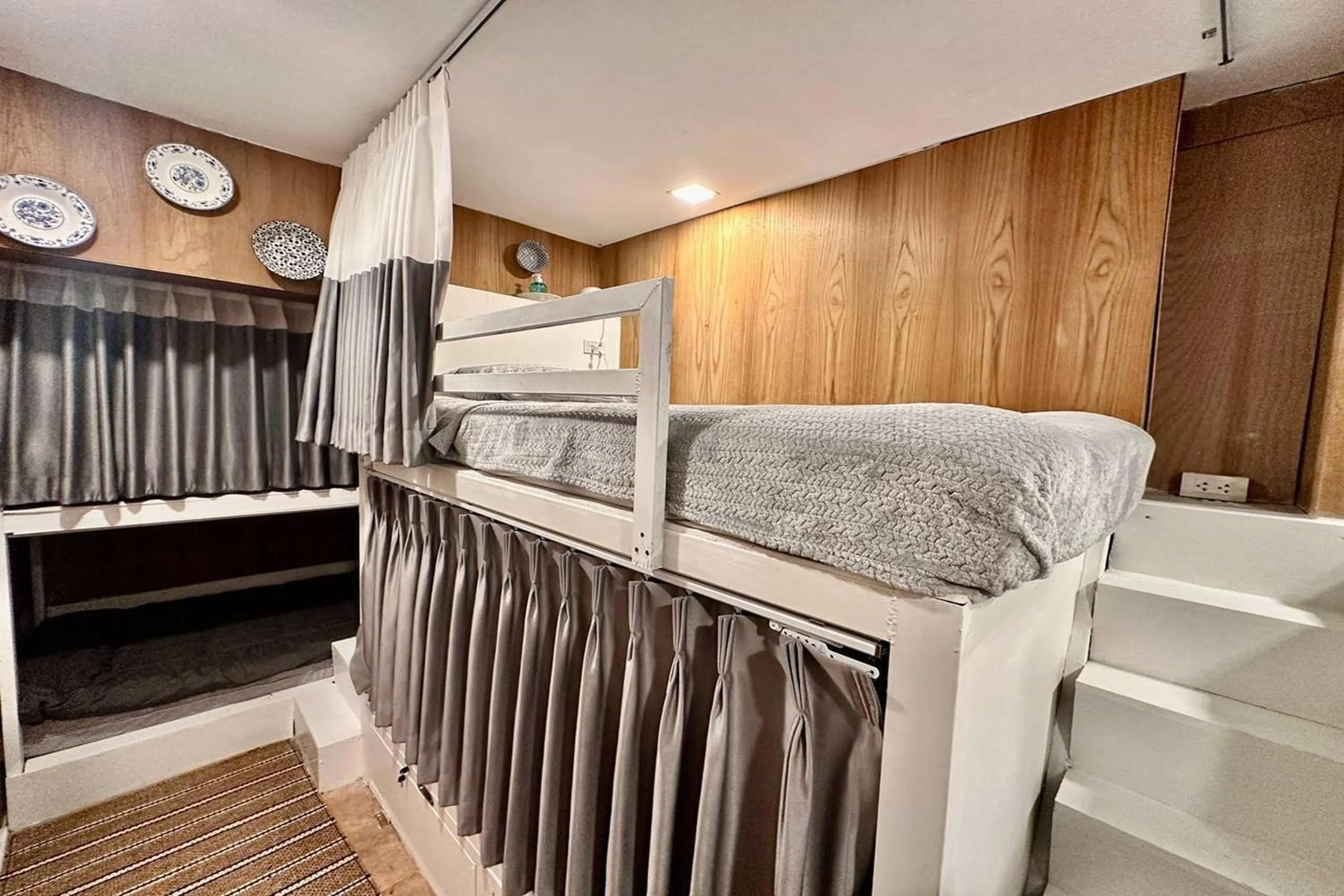 Bed in 6-Bed Mixed Dormitory Room in Blu Cabin Ari Stylish Gay Poshtel