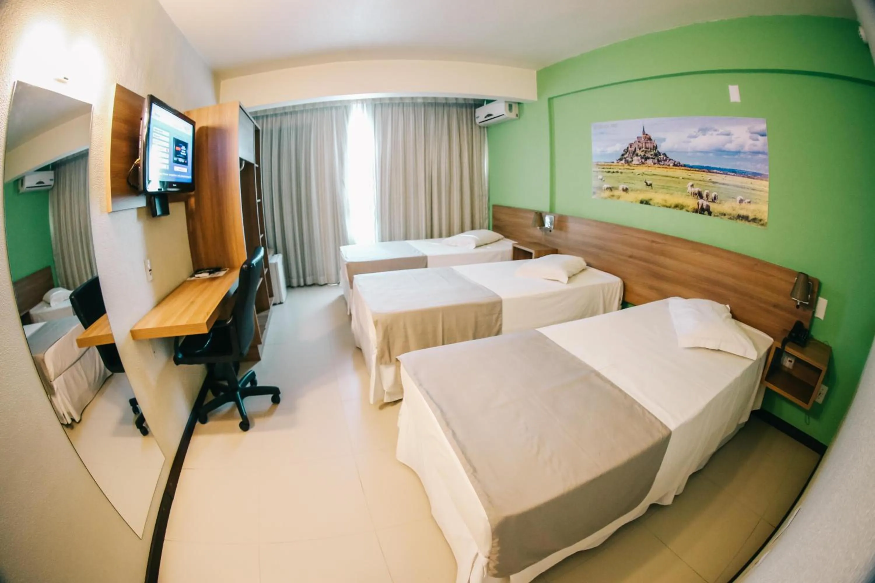 Luxury Triple Room in Tri Hotel Smart Criciuma