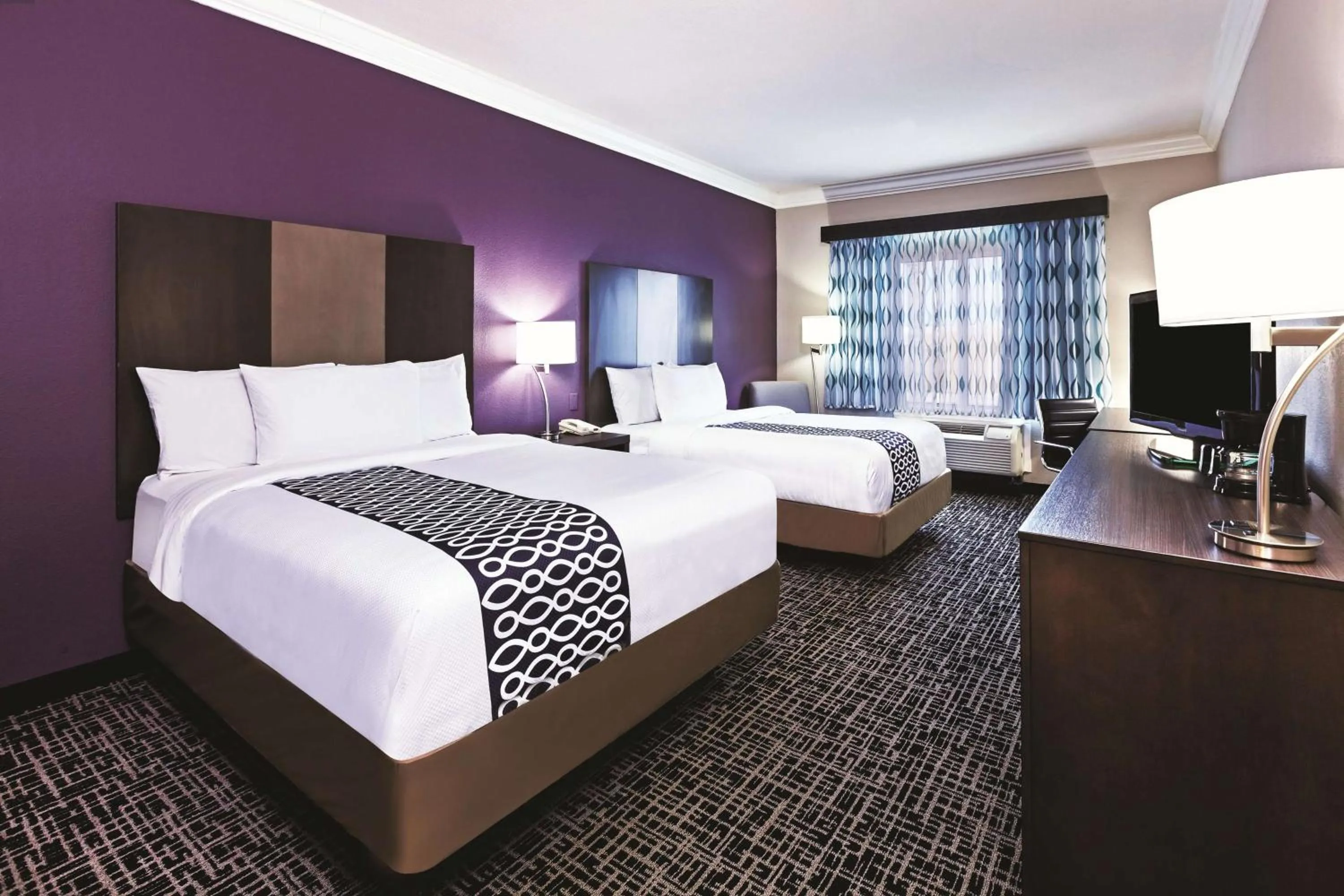 2 Queen Beds, Mobility/Hearing Accessible Room, Roll-In Shower, Non-Smoking in La Quinta by Wyndham Corpus Christi-N Padre Isl.