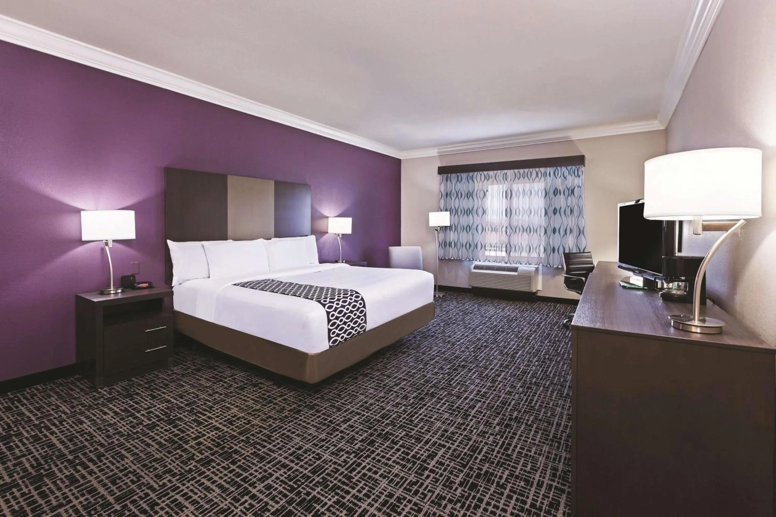 1 King Bed, Mobility/Hearing Accessible Room, Bathtub w/ Grab Bars, Non-Smoking in La Quinta by Wyndham Corpus Christi-N Padre Isl.