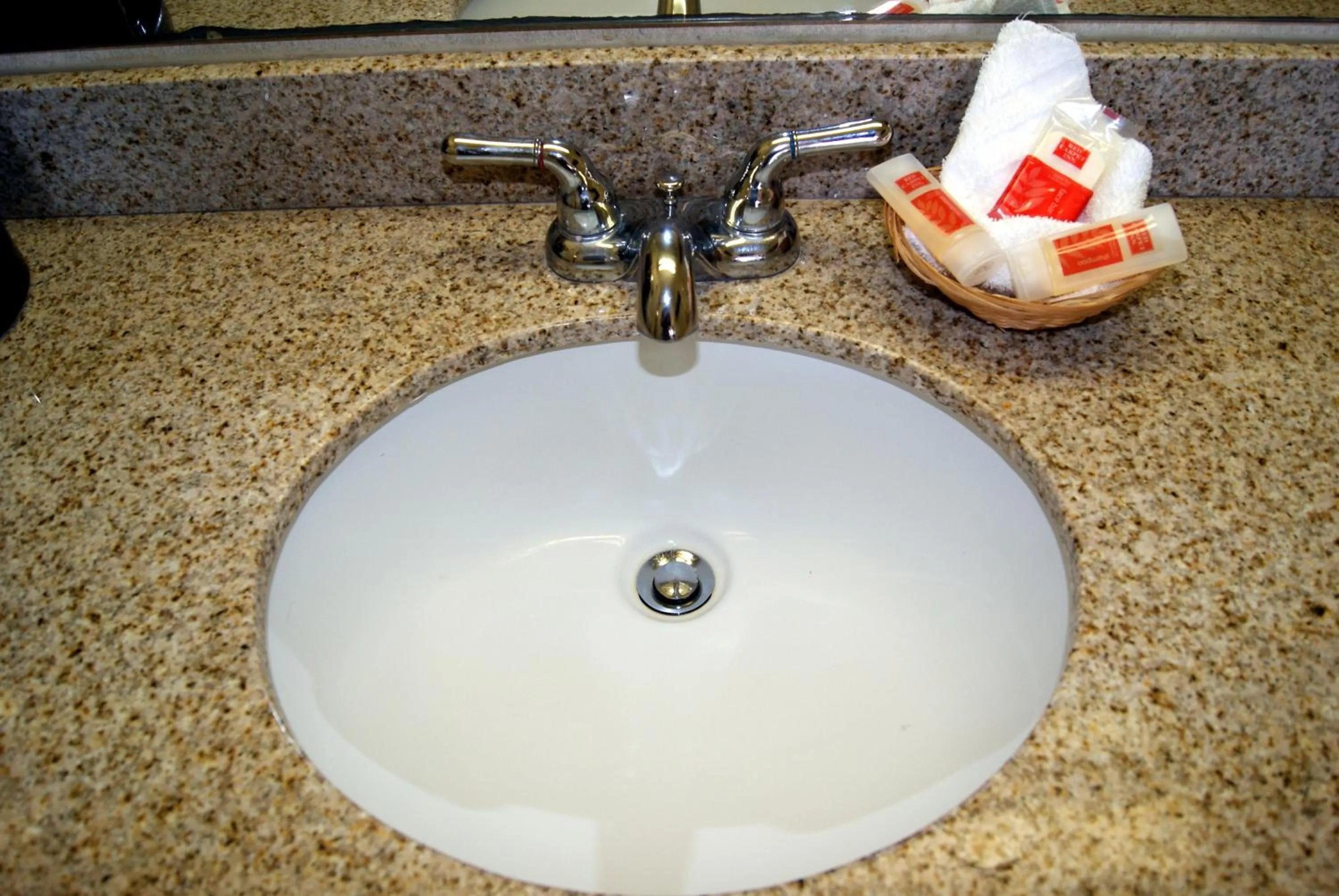 King Room - Smoking  in Red Carpet Inn - Natchez