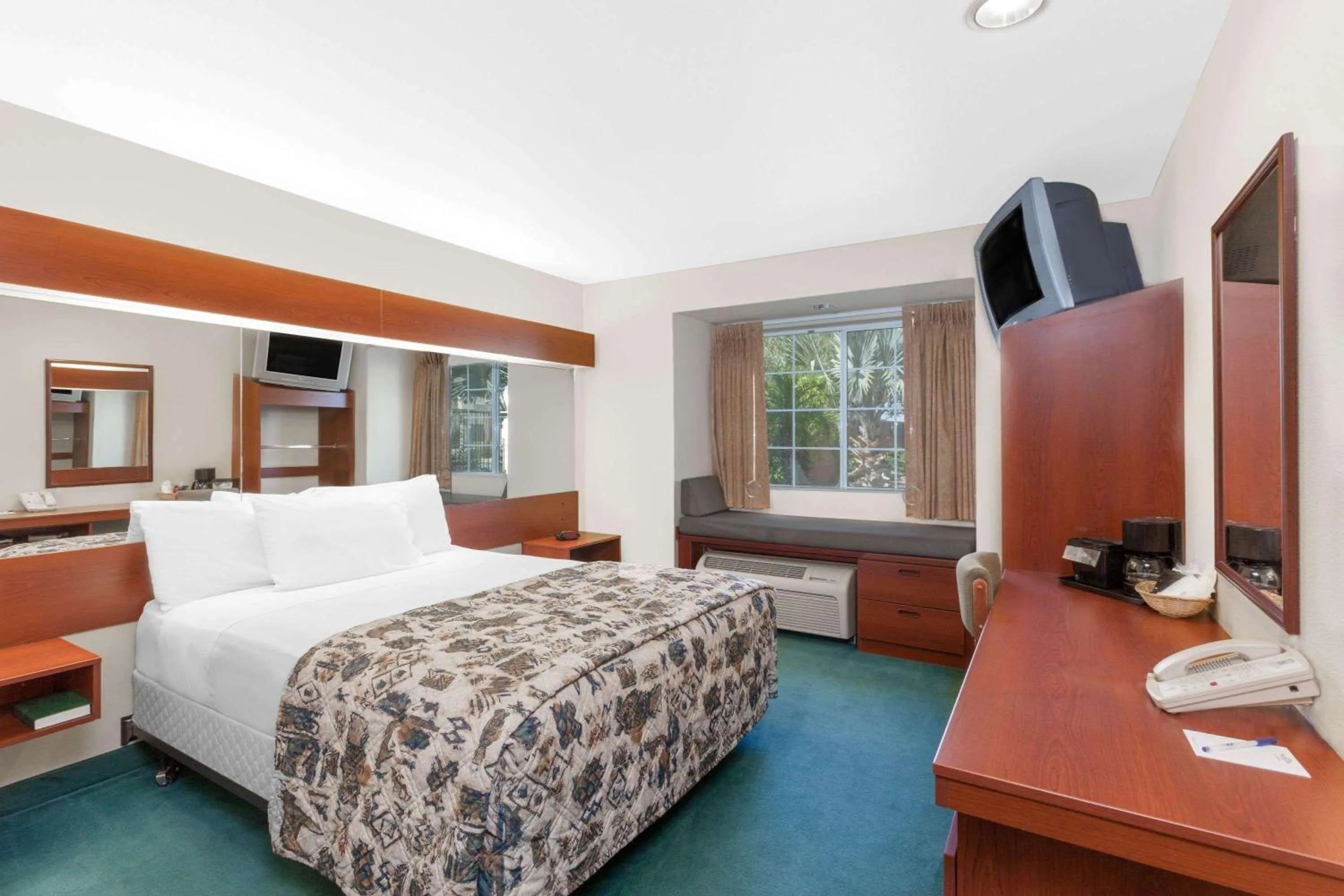 Queen Room - Non-Smoking in Microtel Inn & Suites by Wyndham Wellton