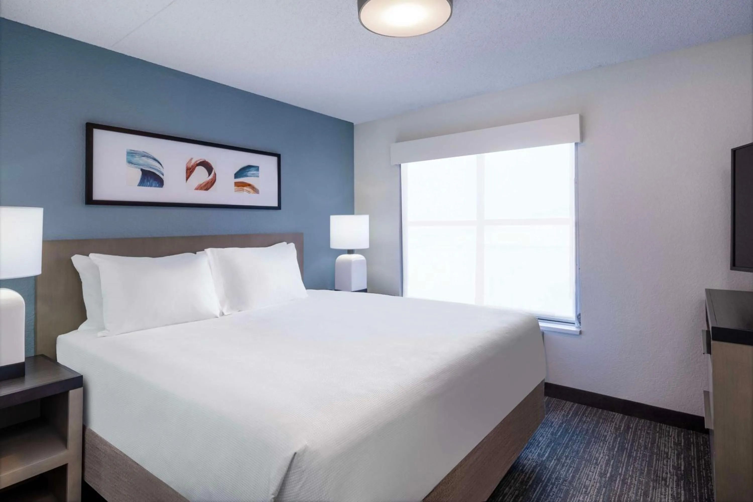 One-Bedroom King Suite with Sofa Bed, Kitchen and Tub - Disability Access in Hyatt House Colorado Springs Airport