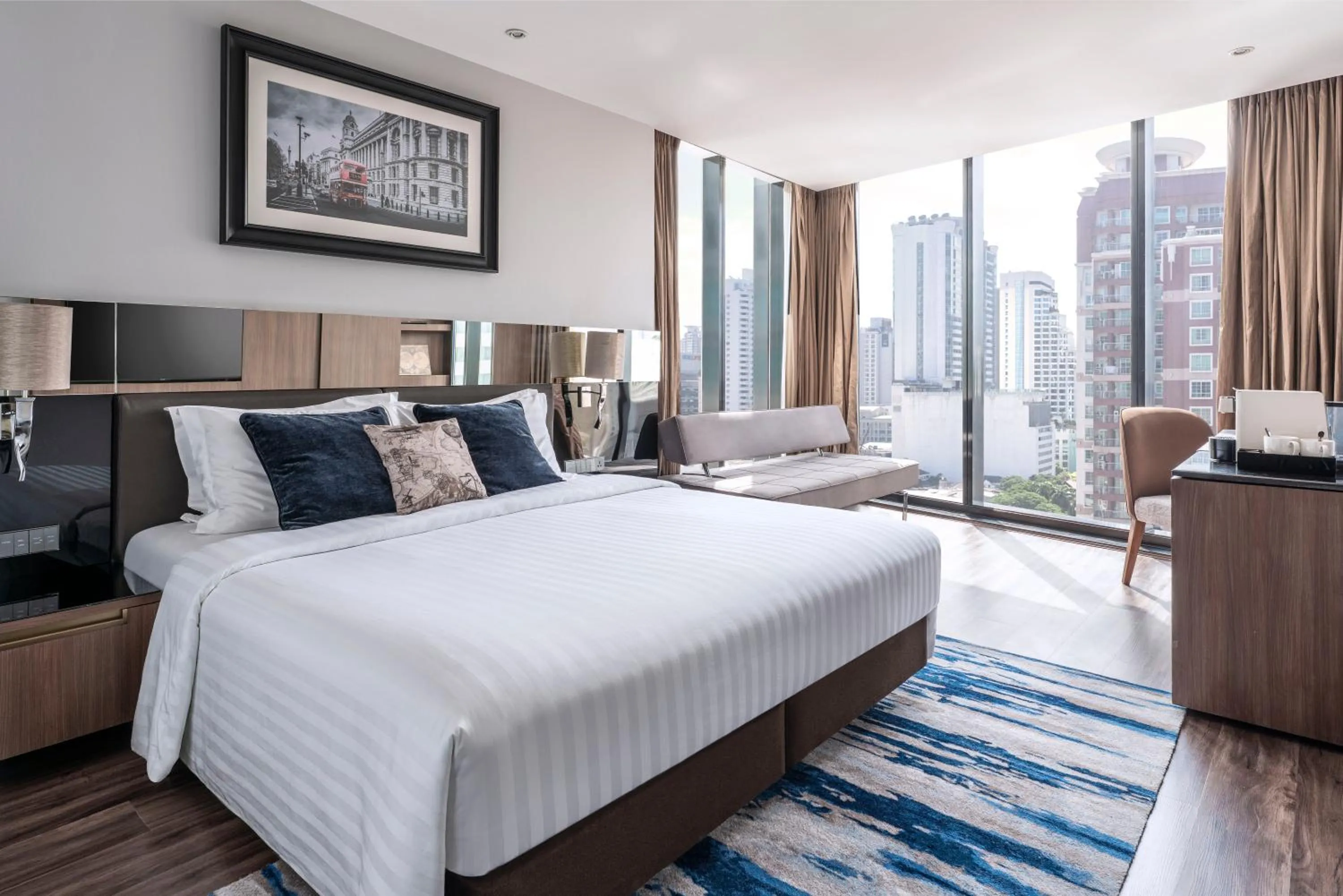 Deluxe Skyline King in The Continent Hotel Sukhumvit - Asok BTS Bangkok