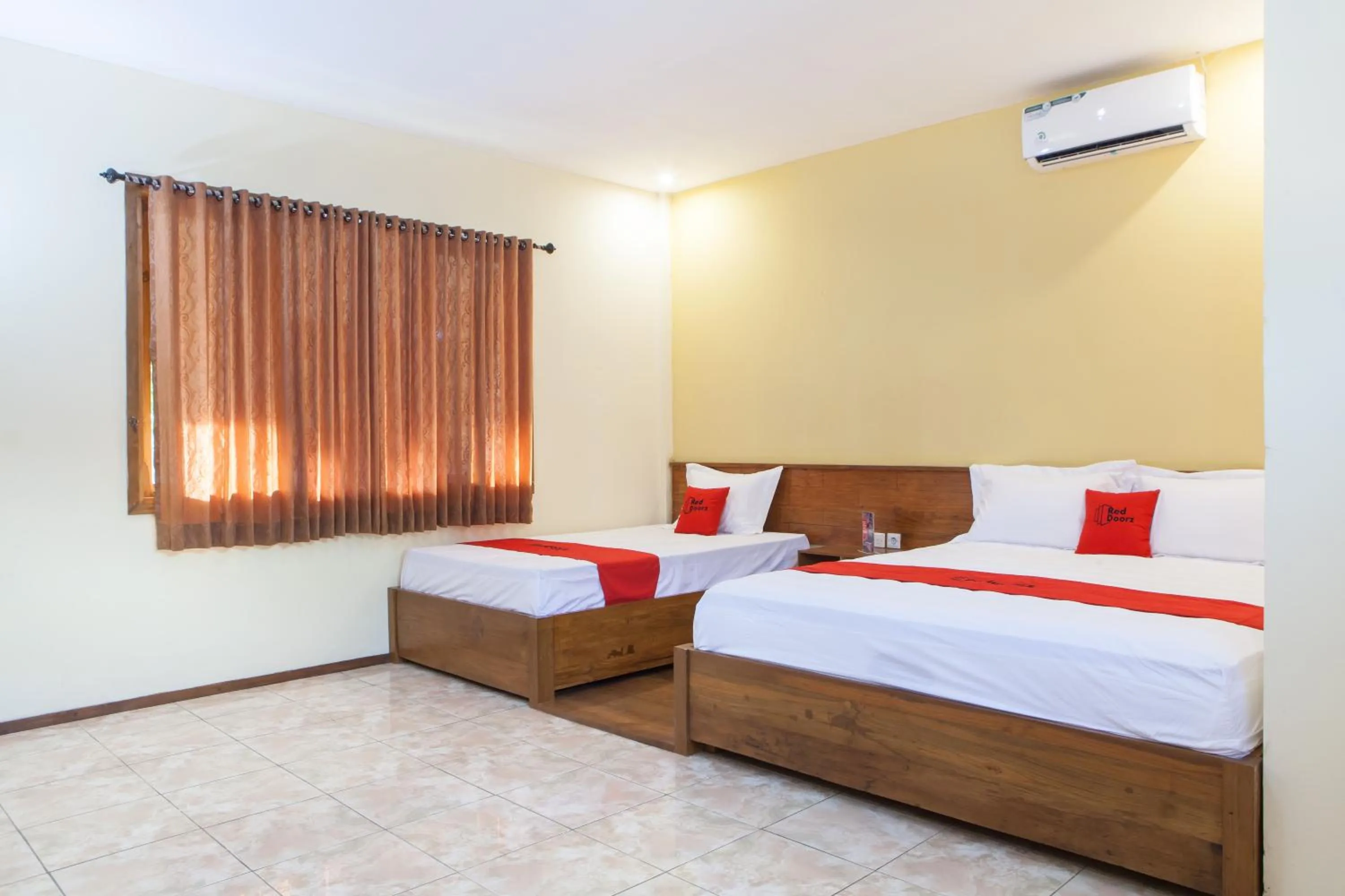 Family Room in RedDoorz near Baluran National Park