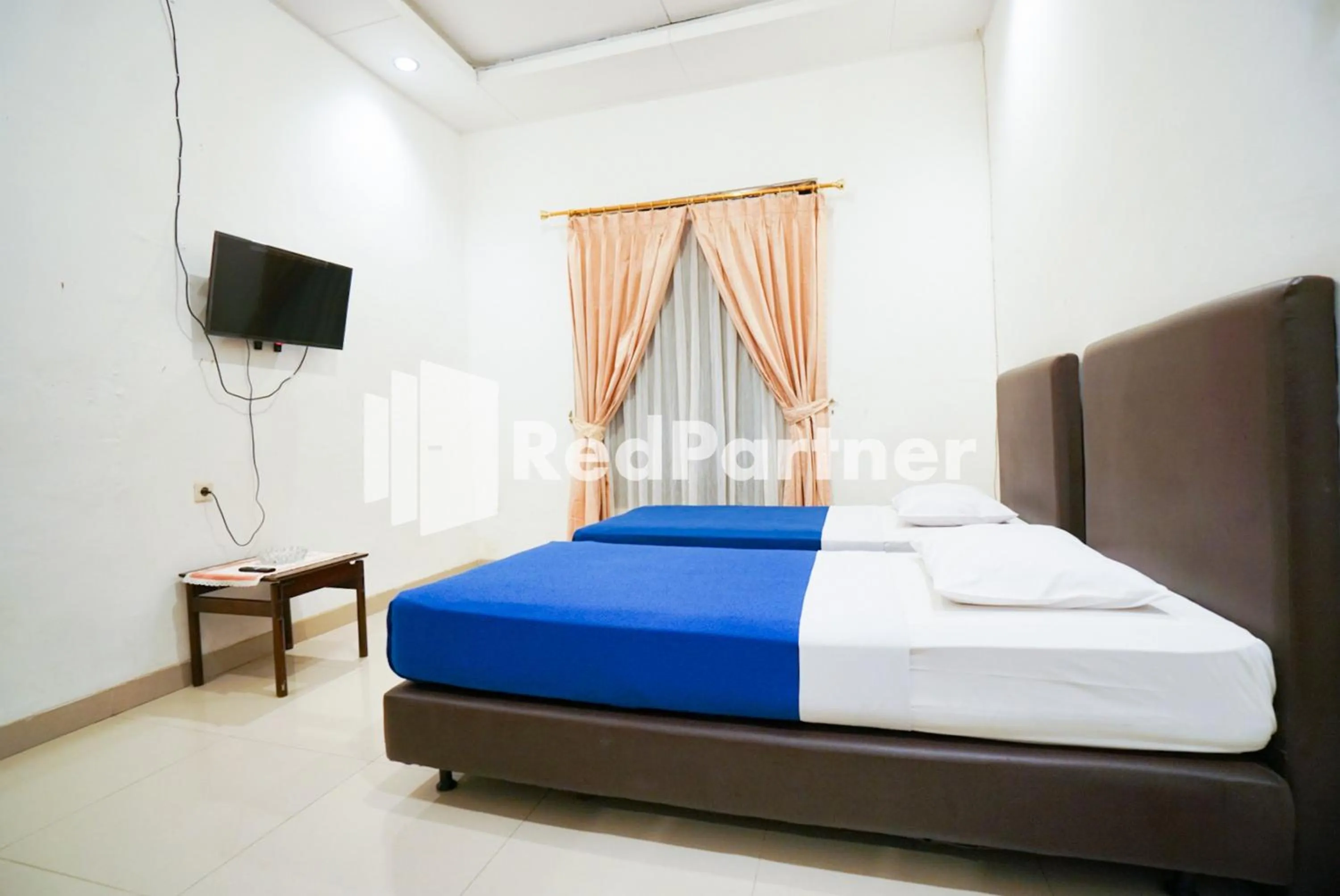 Standard Twin Room in Hotel Borobudur Kemayoran Syariah Mitra RedDoorz