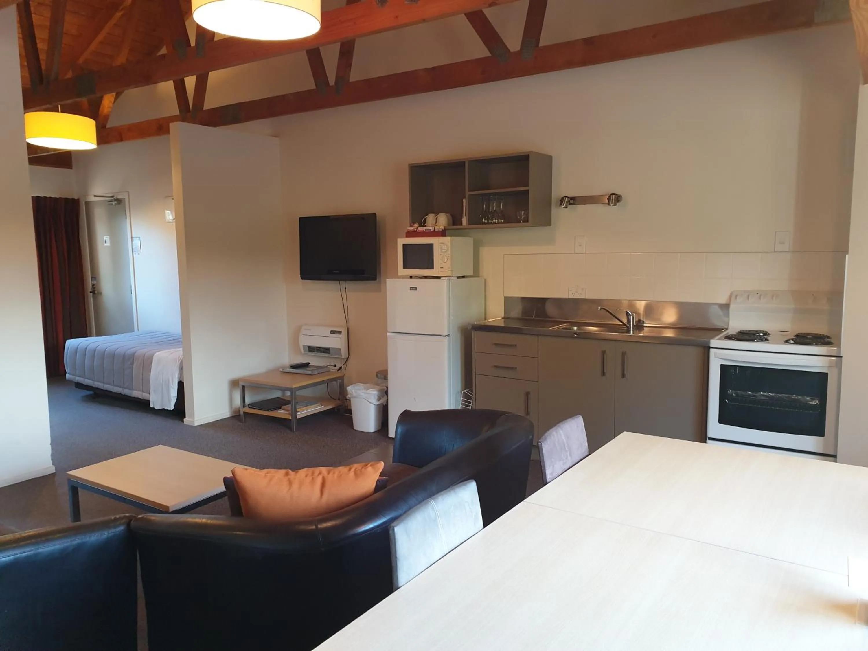 One-Bedroom Apartment with Spa Bath in The Hobbit Motorlodge