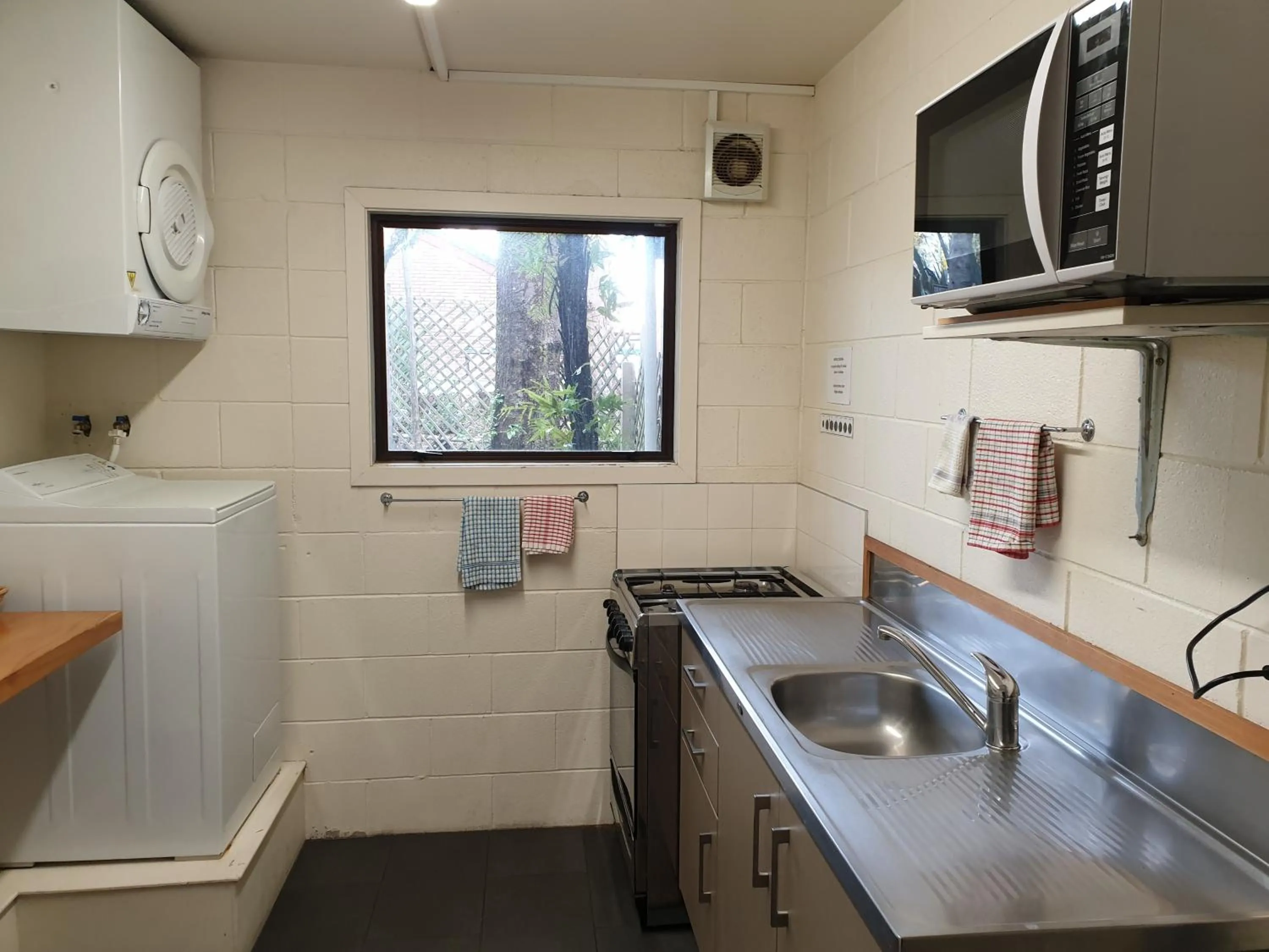 6-Bed Mixed Dormitory Room in The Hobbit Motorlodge