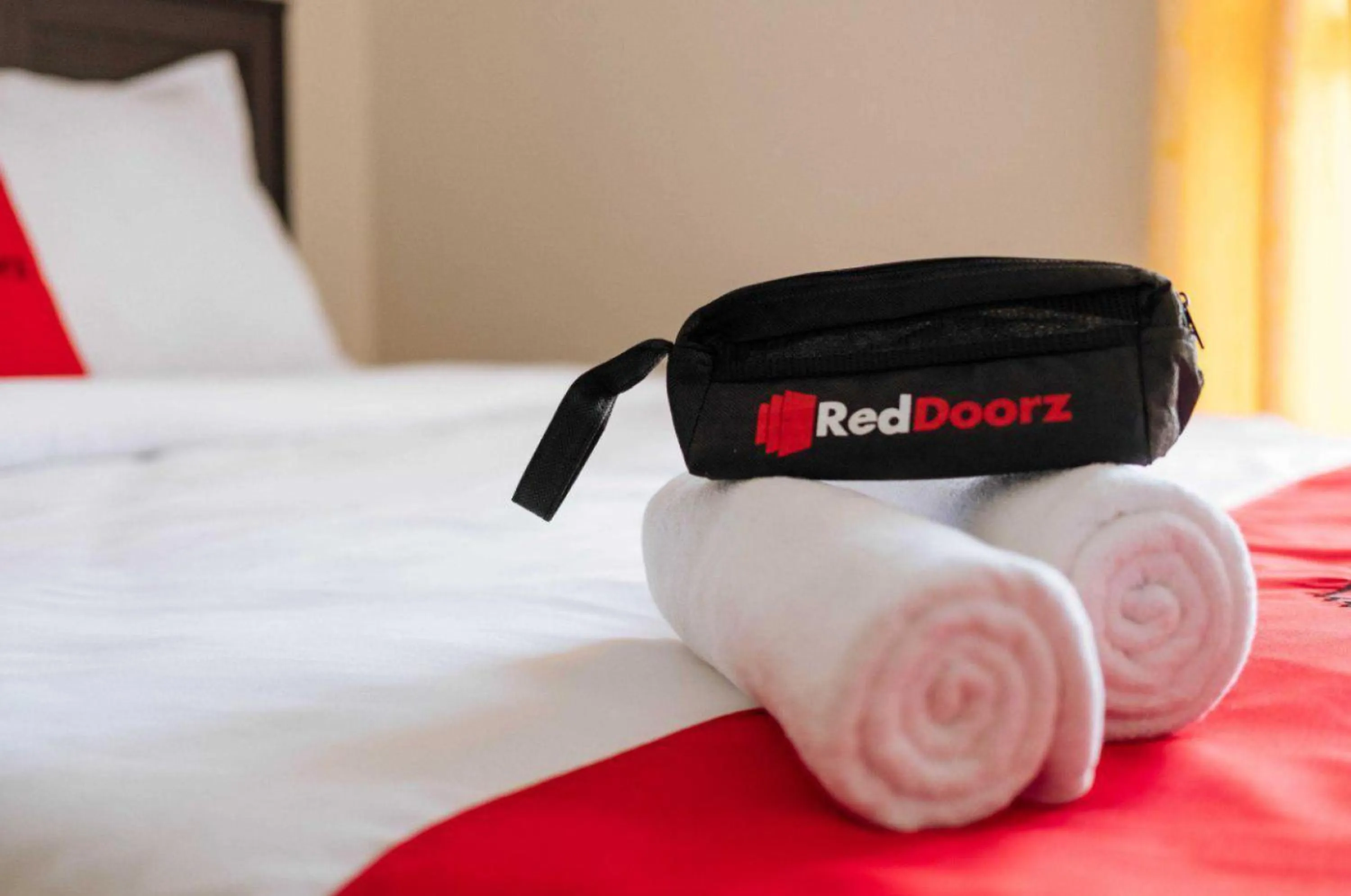 Triple Room in RedDoorz near Baclay Drive Super Metro