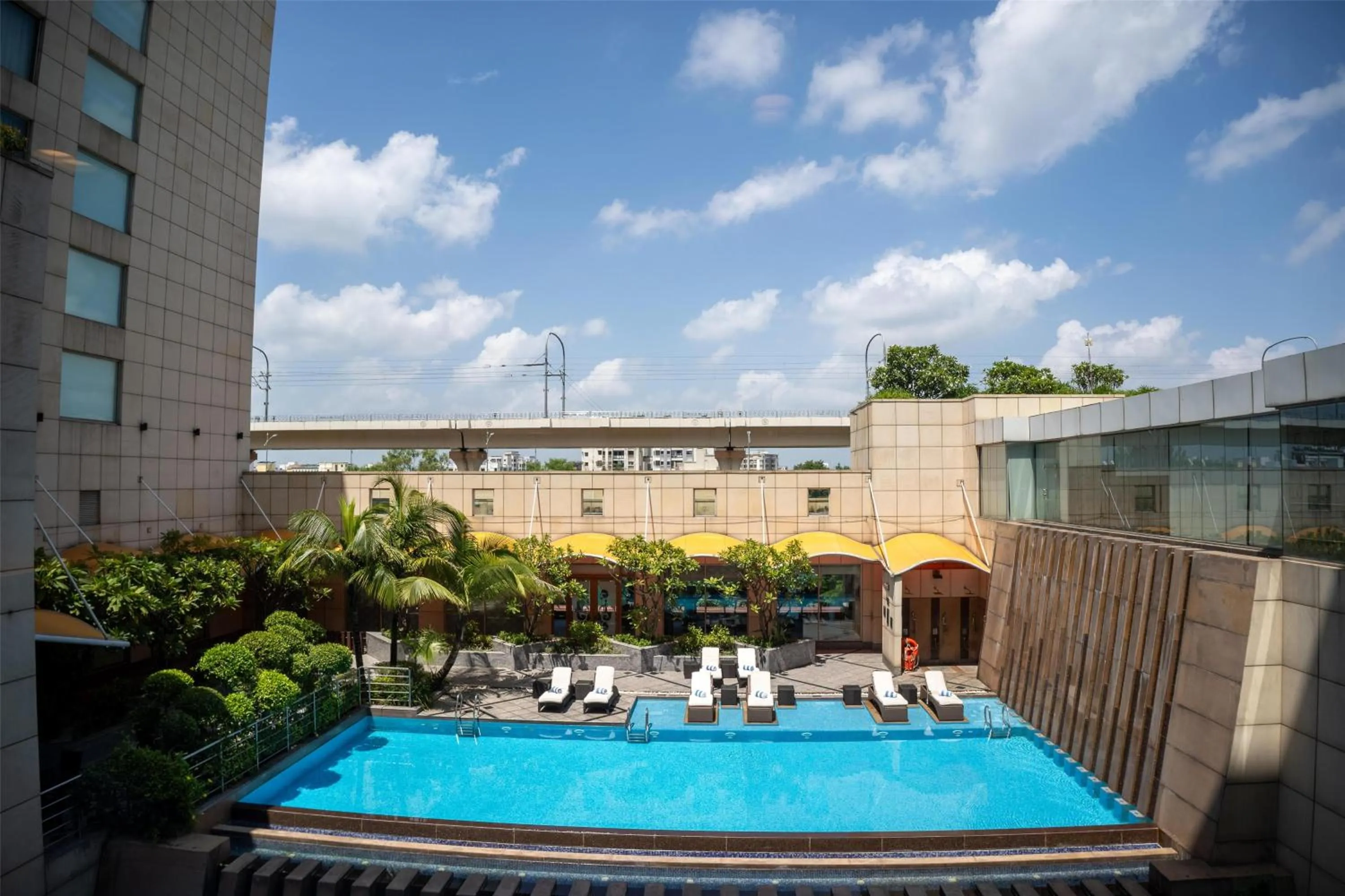 Suite- One Bedroom with Two-way Airport Transfer, 4 pieces of laundry per stay & 20 minutes Foot Massag  - single occupancy in Radisson Blu Hotel, Nagpur