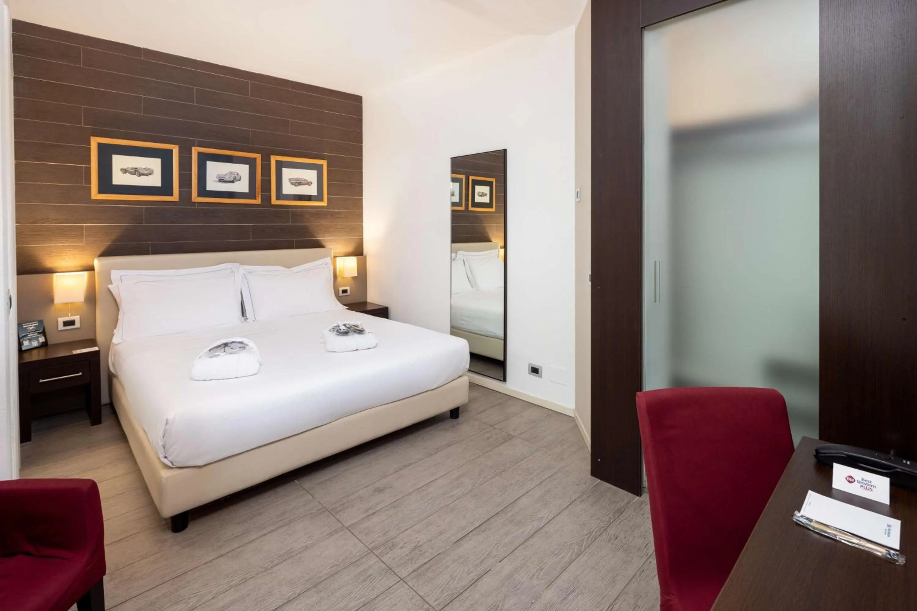 King Suite with Sofa Bed in Best Western Plus Hotel Modena Resort