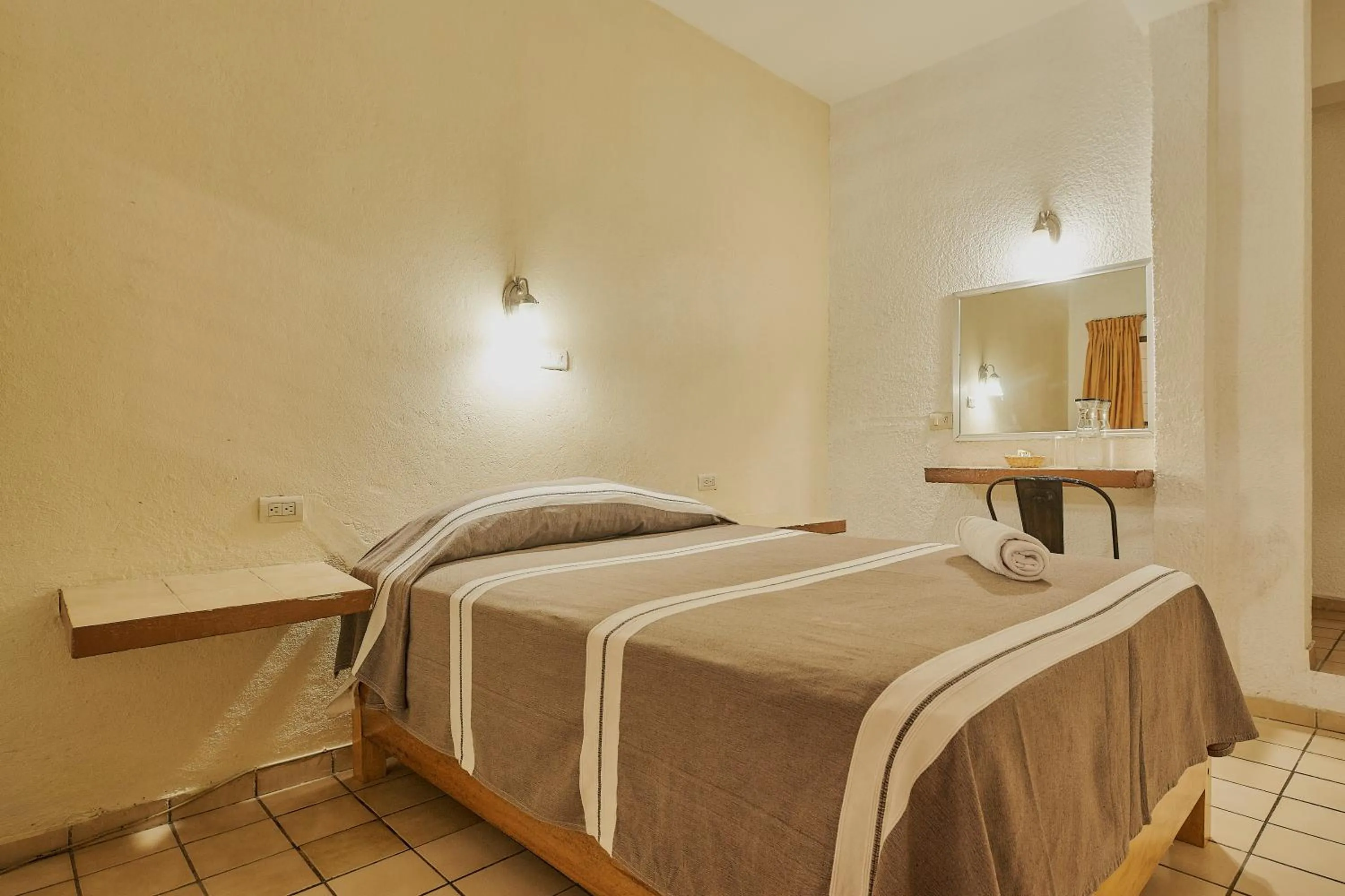 Single Room - single occupancy in Hotel Cervantino