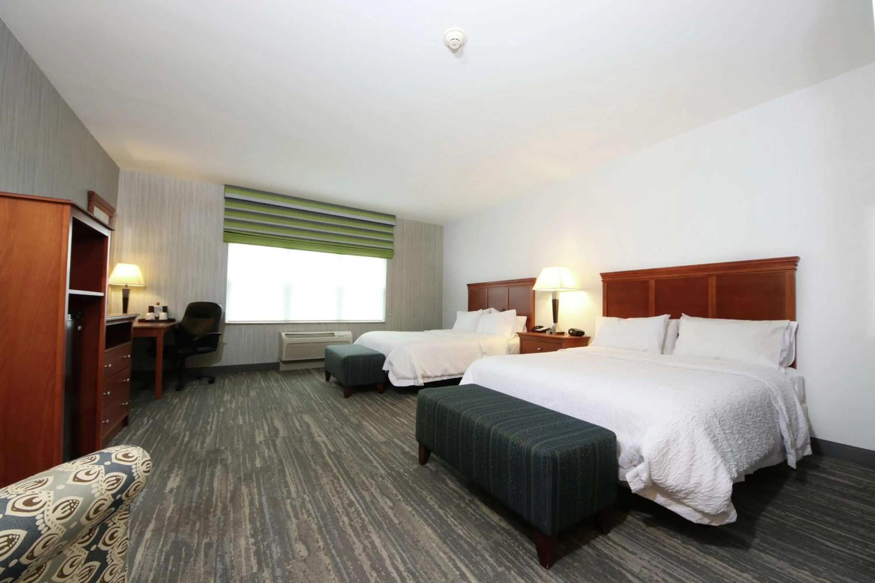 Queen Room with Two Queen Beds - Hearing Access/Non-Smoking in Hampton Inn Ellsworth