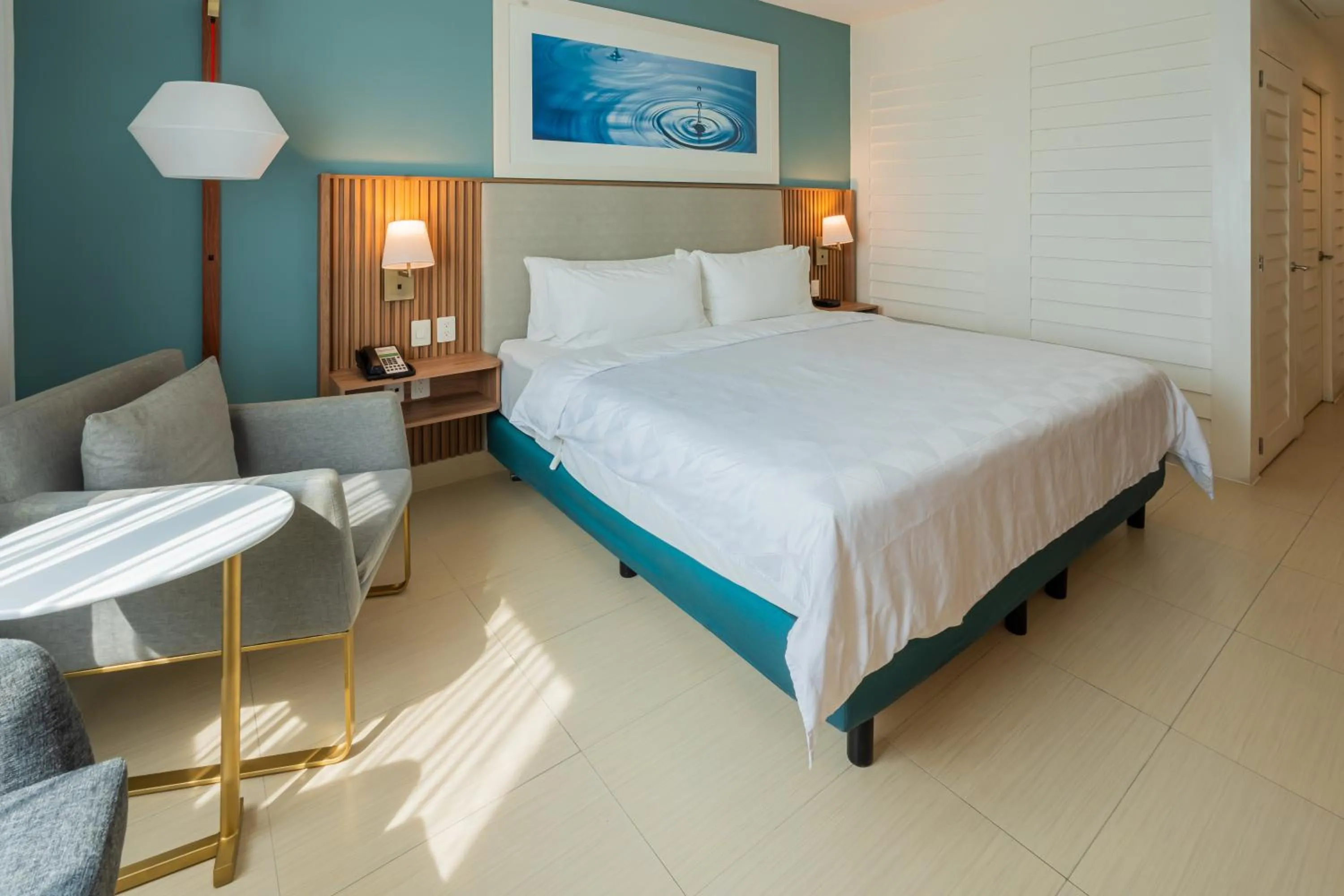 Standard King Room with Balcony in Holiday Inn Acapulco La Isla by IHG