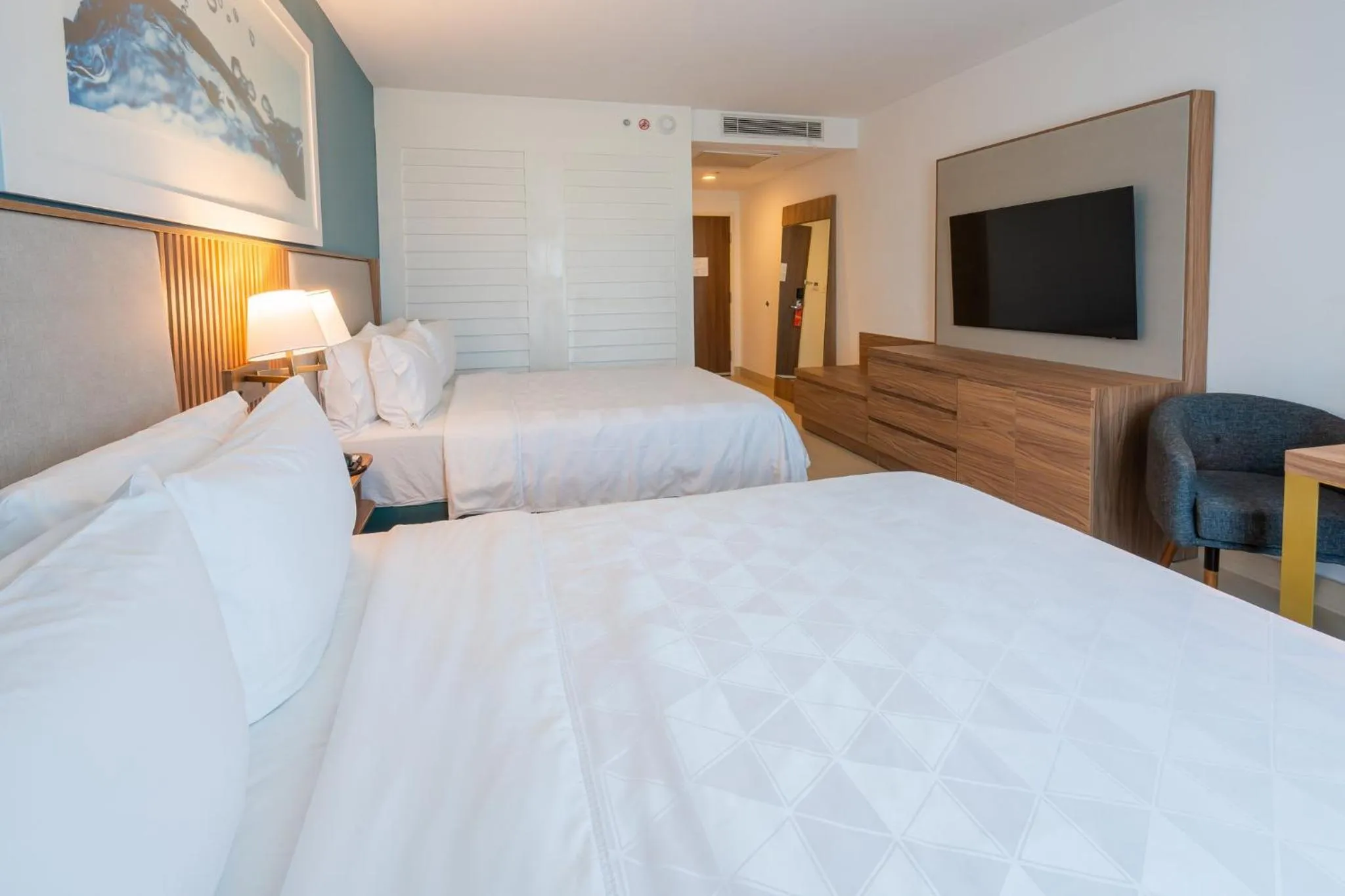Standard Queen Room with Two Queen Beds - Top Floor in Holiday Inn Acapulco La Isla by IHG