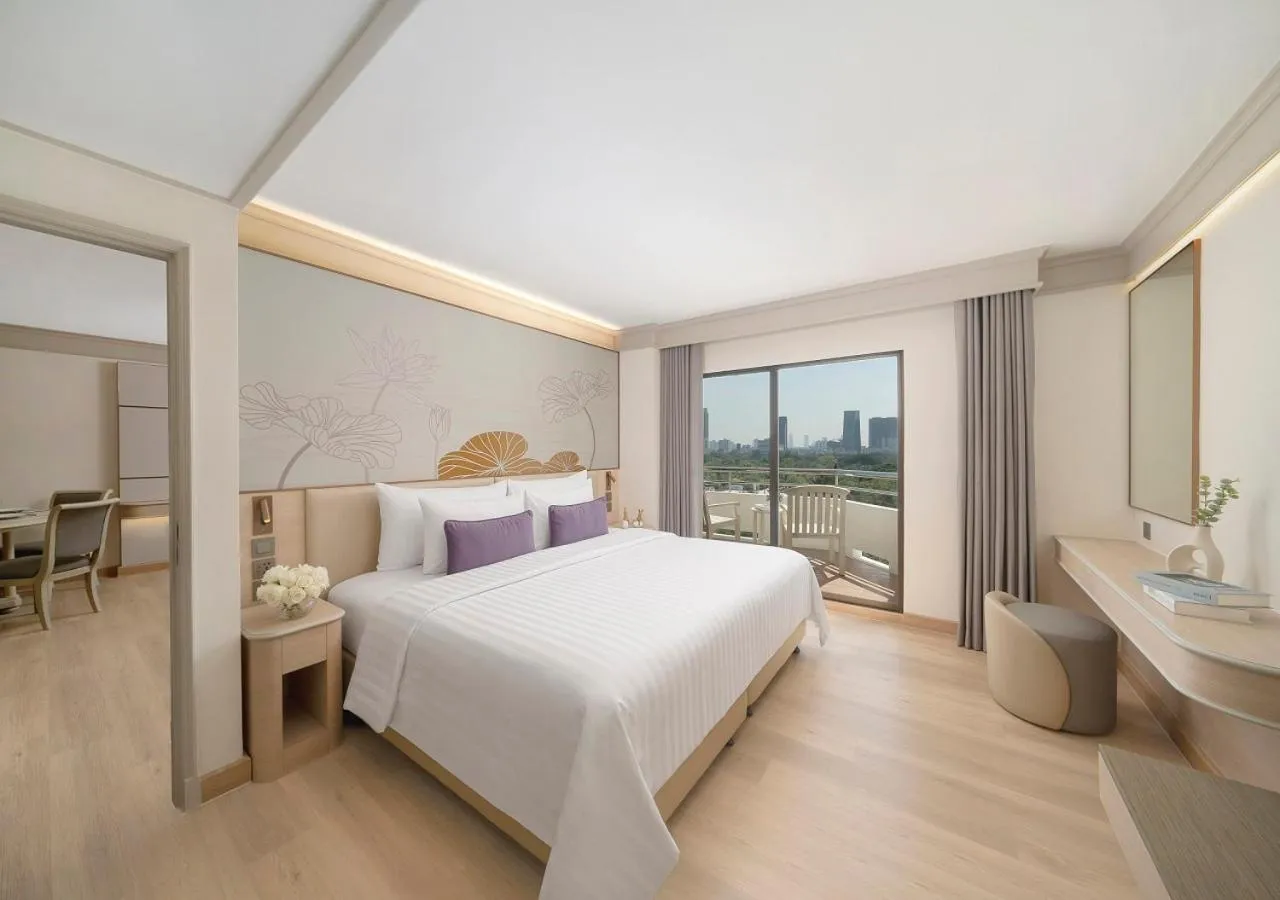 One-Bedroom Suite with Lake View in Centre Point Sukhumvit 10
