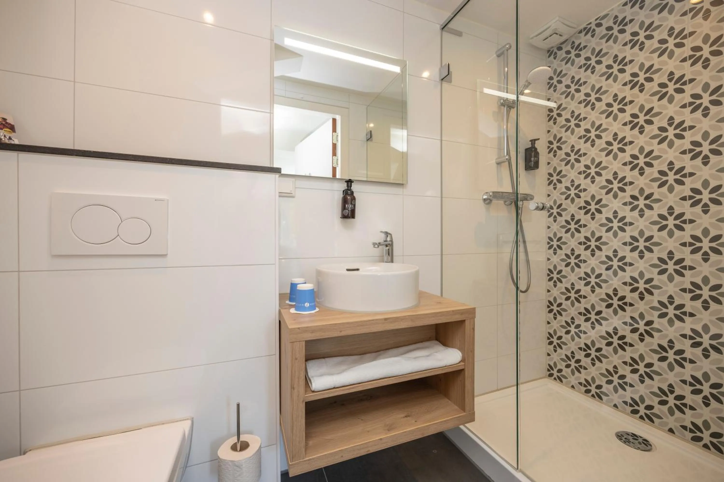 Comfort Double Room with Shower in Fletcher Hotel-Restaurant Het Witte Huis