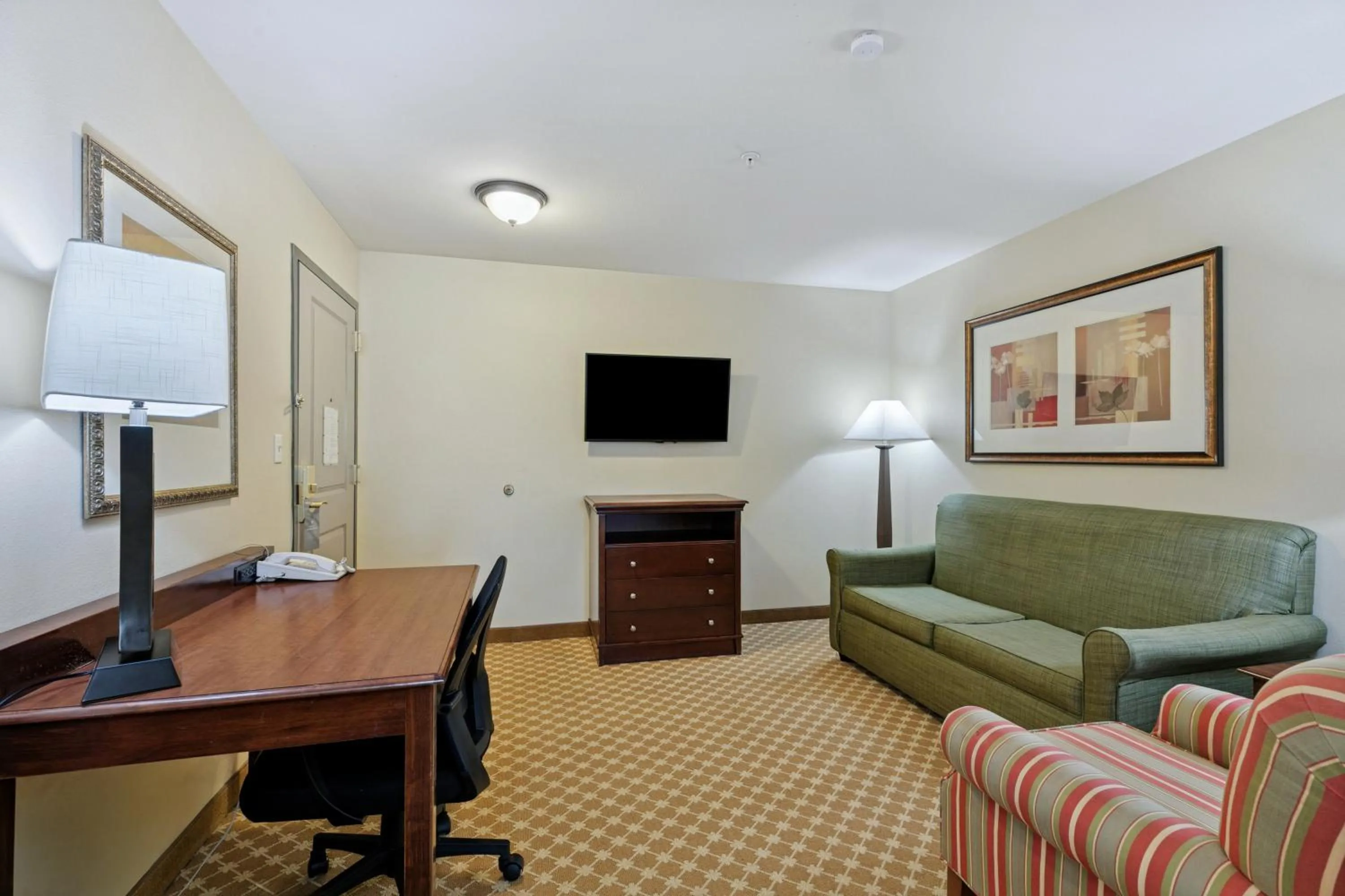 One-Bedroom King Suite with Sofa Bed - Non-Smoking in Country Inn & Suites by Radisson, Covington, LA